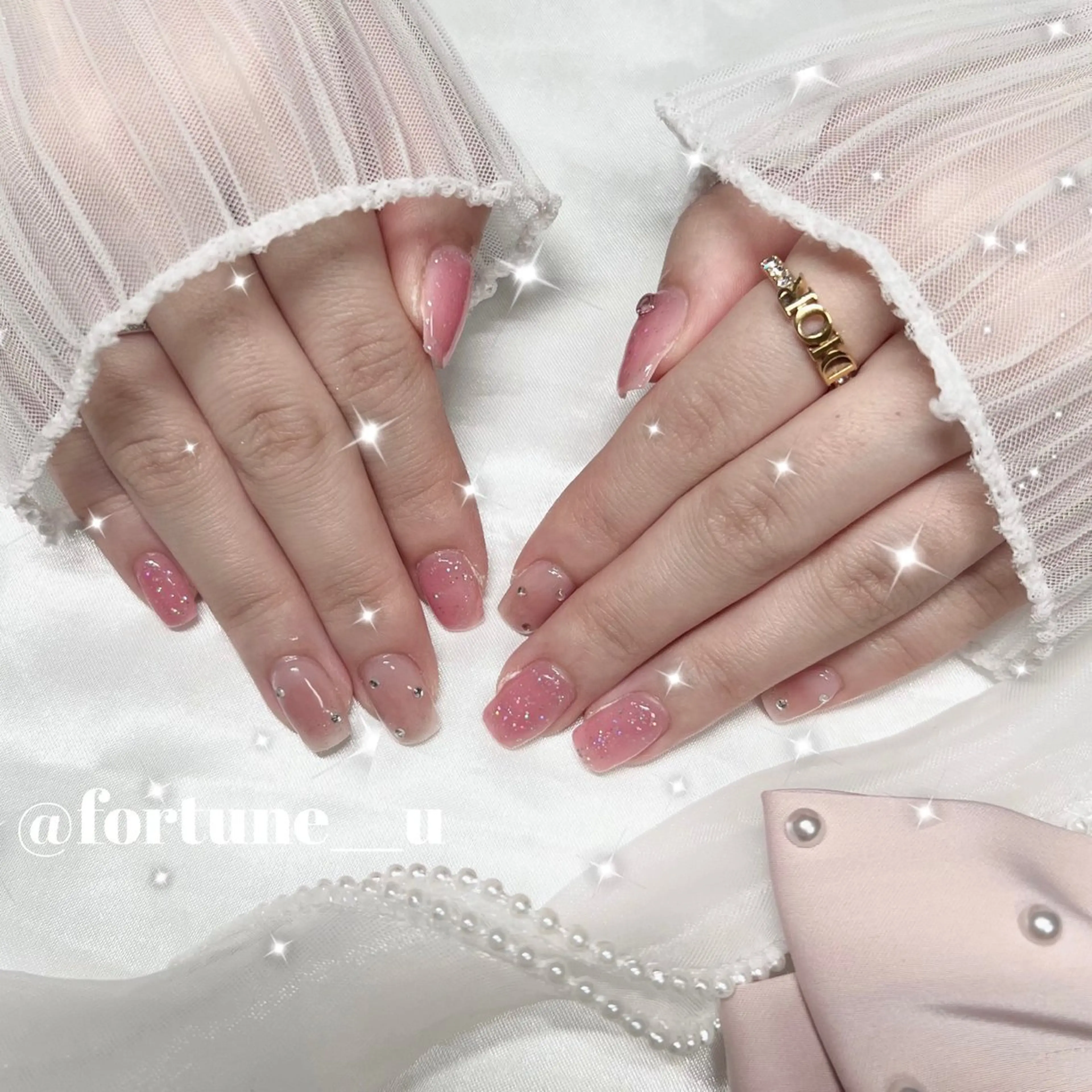 ネイル チークネイル ガーリー 韓国ネイル 水色 持ち込み ハンドネイル 💜✩.* Yuuna💜のネイルデザイン