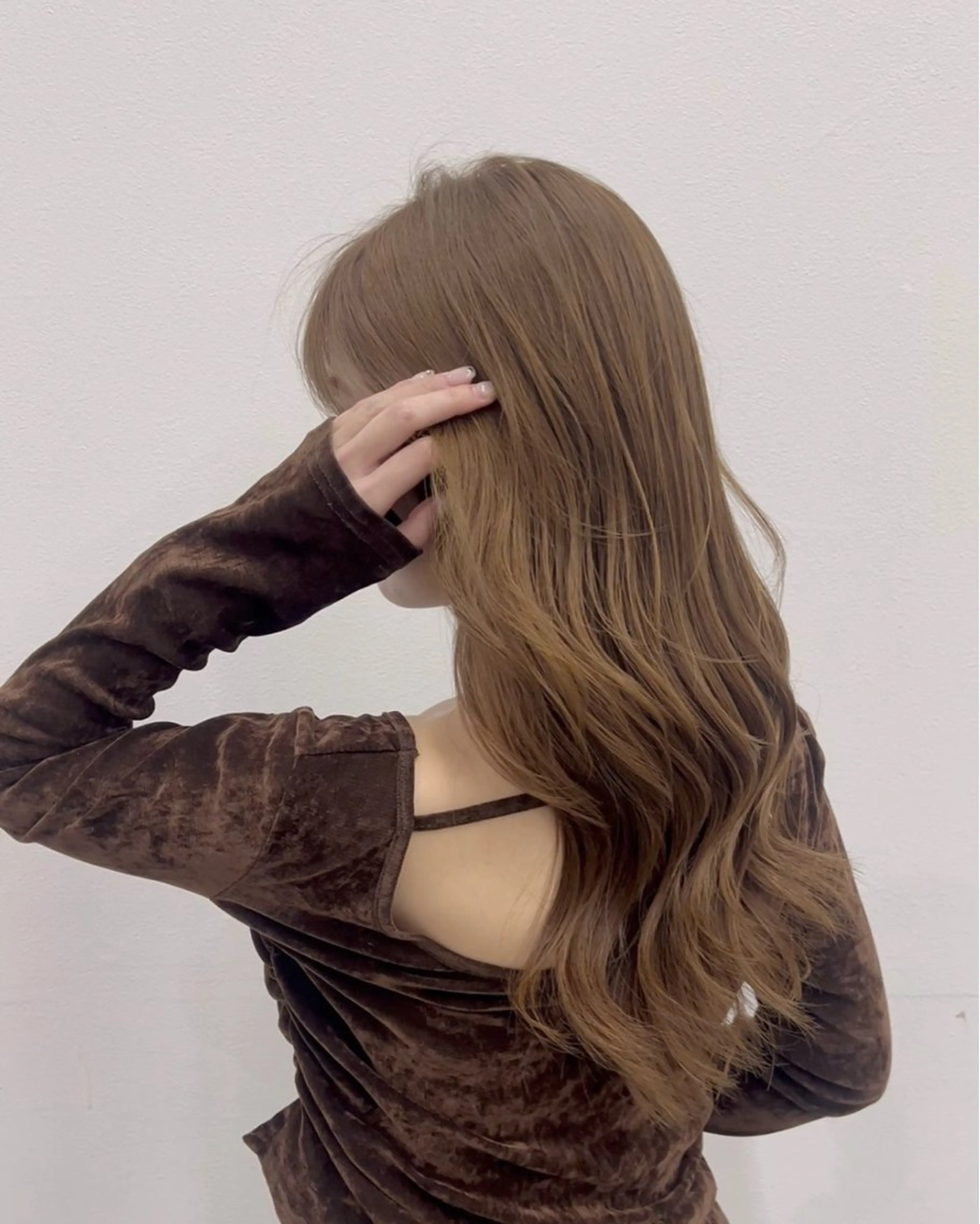 ミディアム カラー パーマ アッシュ アッシュグレー アッシュグレージュ ベージュカラー ブリーチ カット ヘアカラー 縮毛矯正 トリートメント akira｜ 透明感ベージュ｜梅田のヘアスタイル