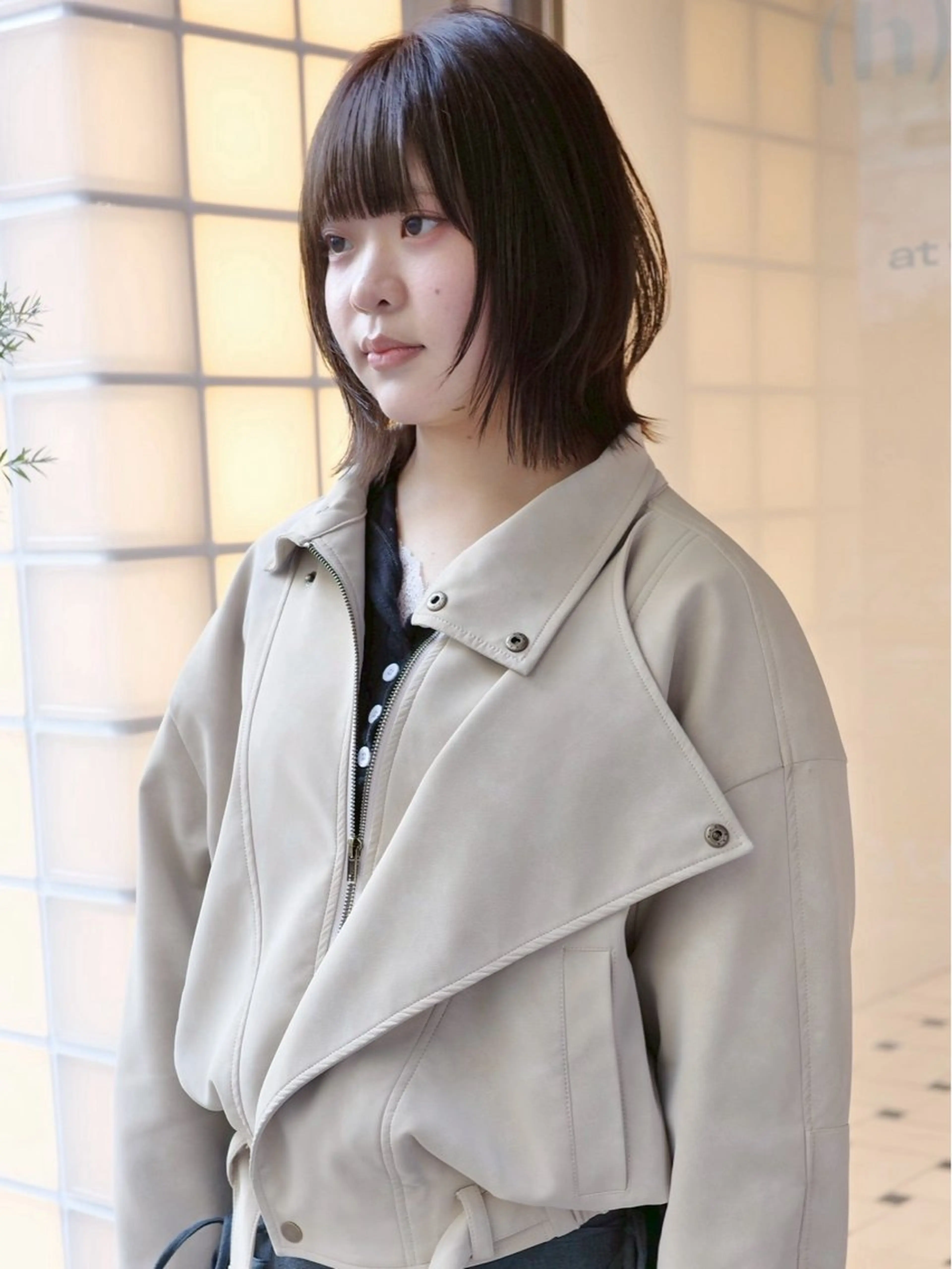 ミディアム カラー パーマ カット ヘアカラー トリートメント (h)wim ウィムのヘアスタイル