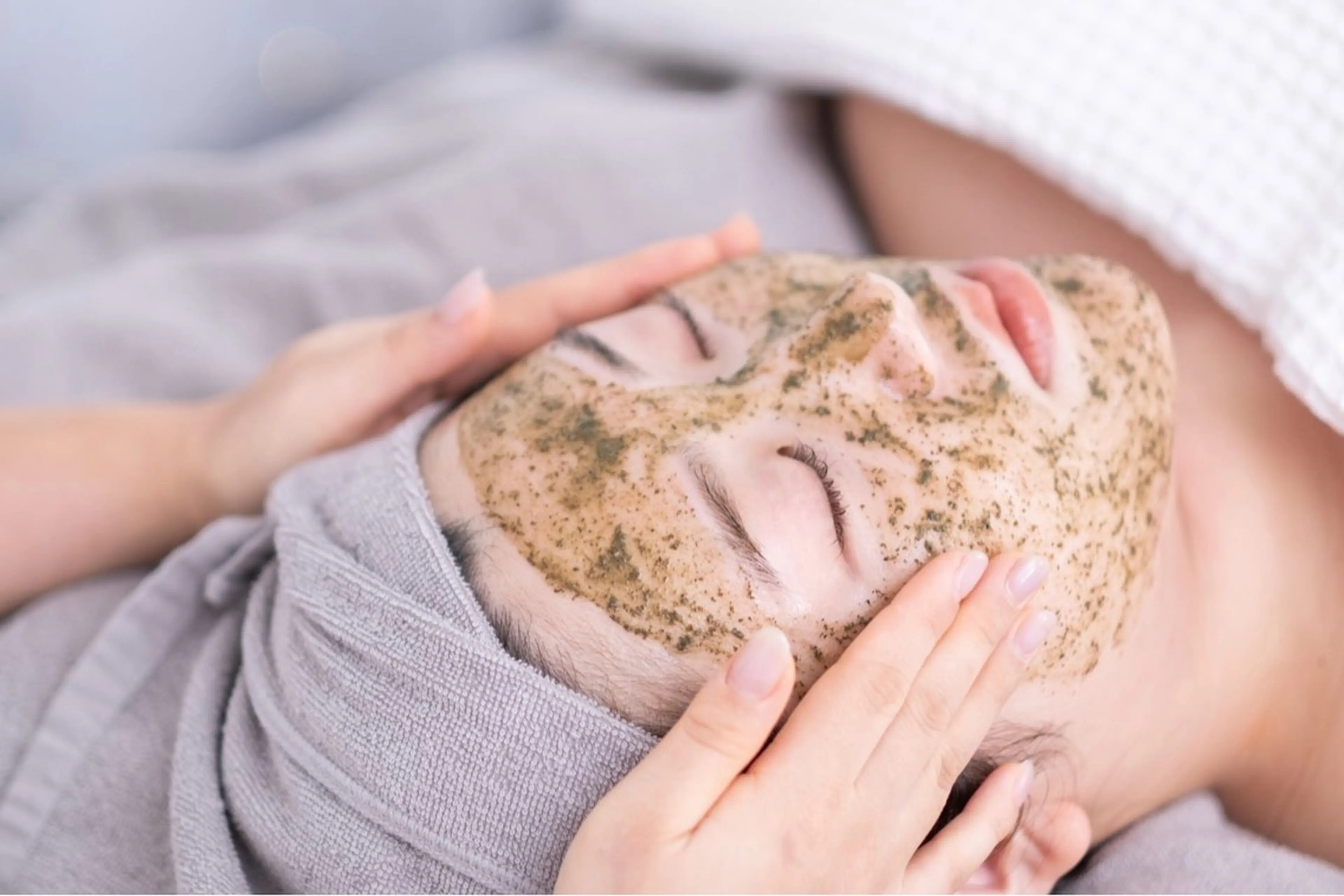 【急募】ニキビモニター《LDM/ハーブピーリング/MTS/プラズマ》の写真