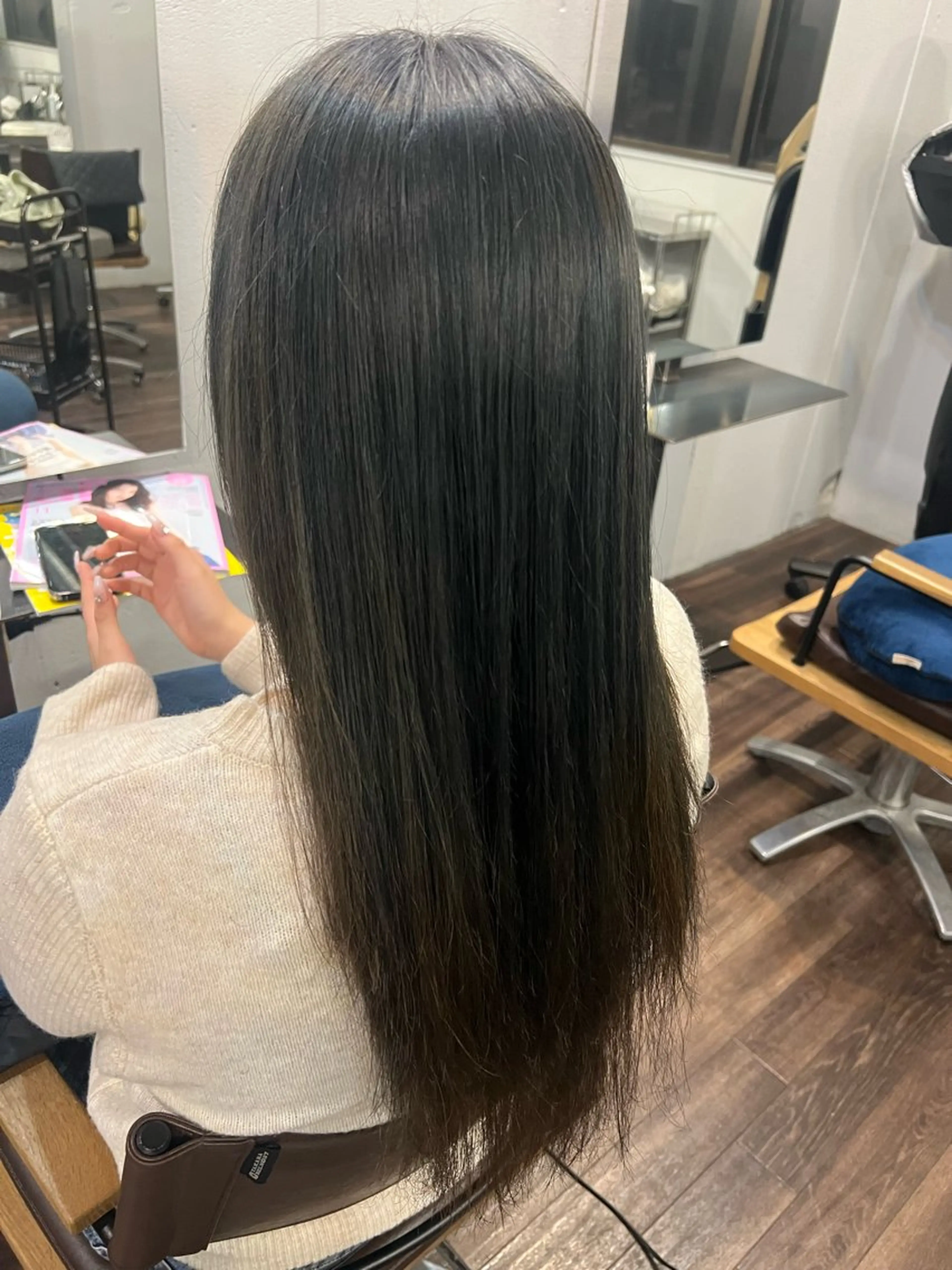 ロング カラー デザインカラー ハイライトカラー ハイトーンカラー ハイライト ヘアカラー terra🌈大久保 睦美のヘアスタイル