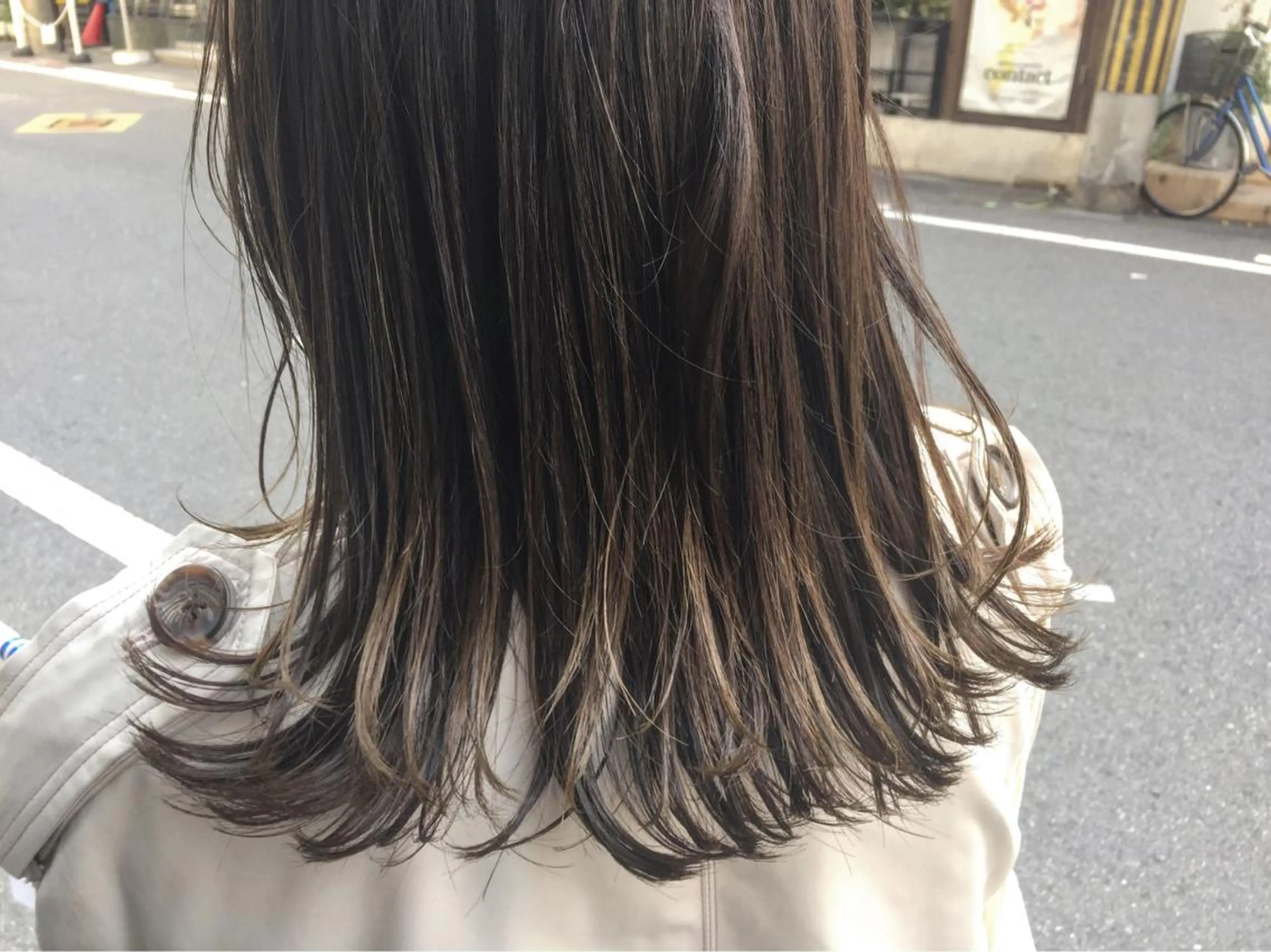 ミディアム カラー アッシュ オリーブアッシュ ツキノキ ミナのヘアスタイル