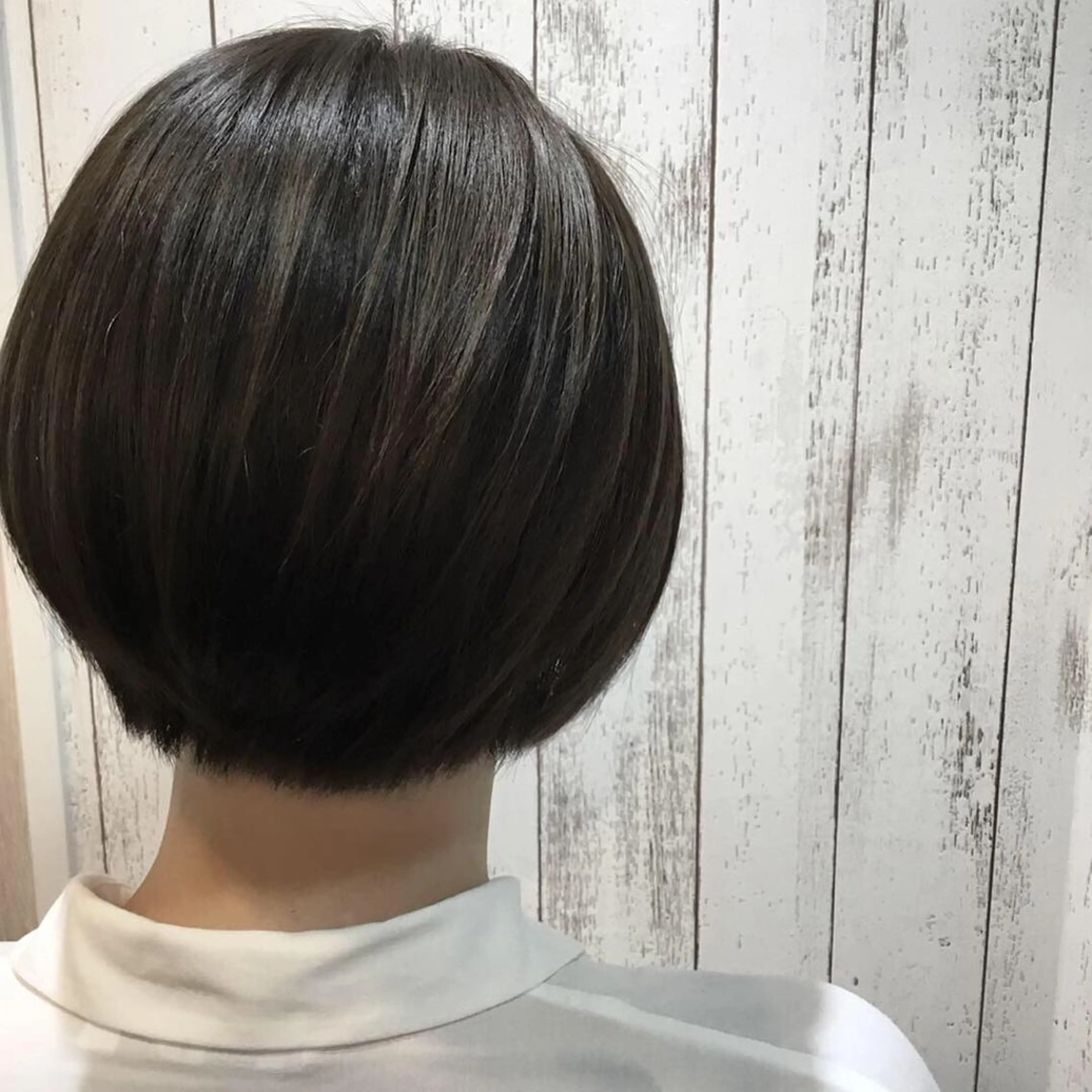 ショート カラー パーマ embrace エンブレイスのヘアスタイル
