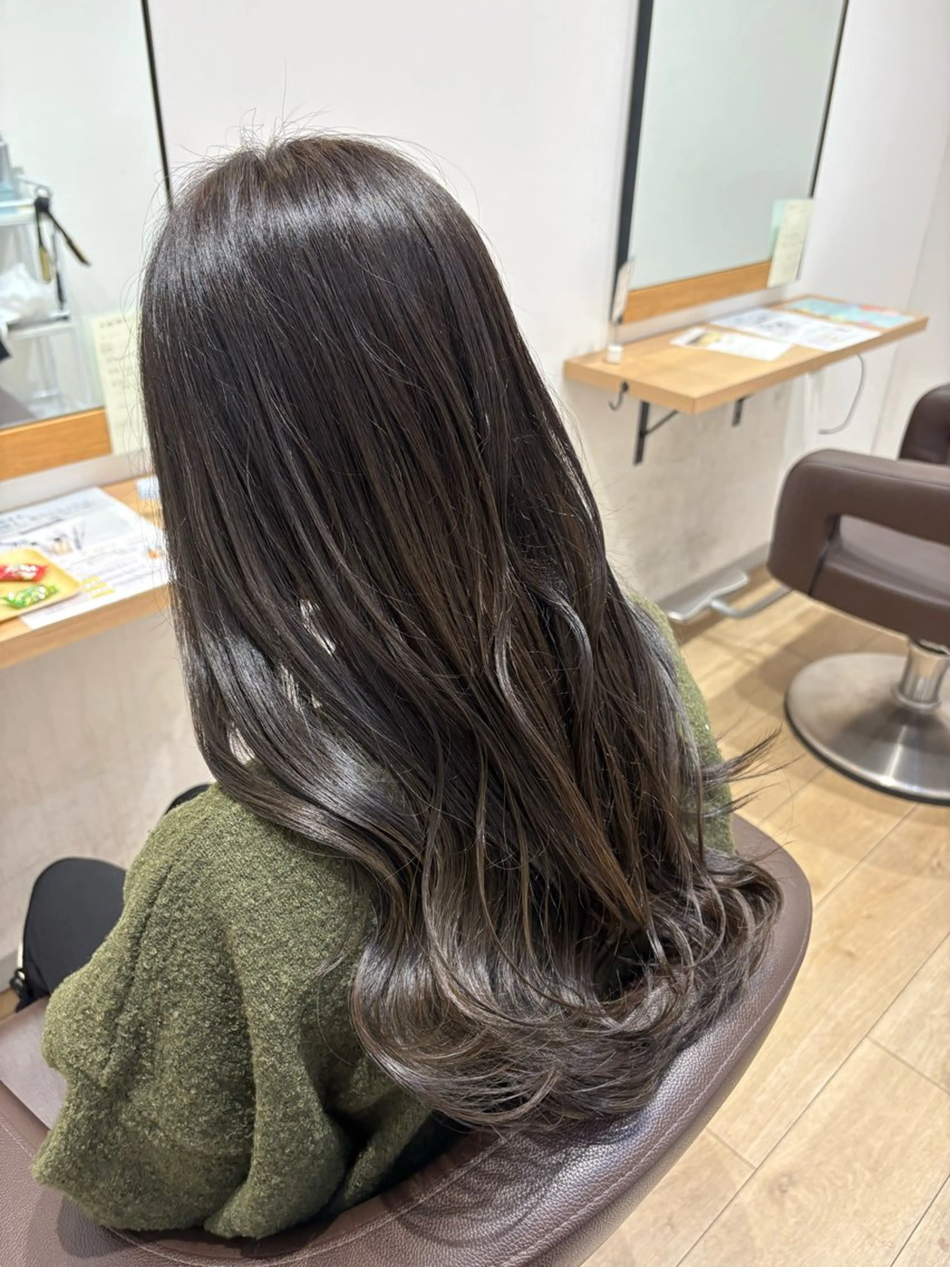 カラー 艶カラー/レイヤー /chere 金剛店のヘアスタイル