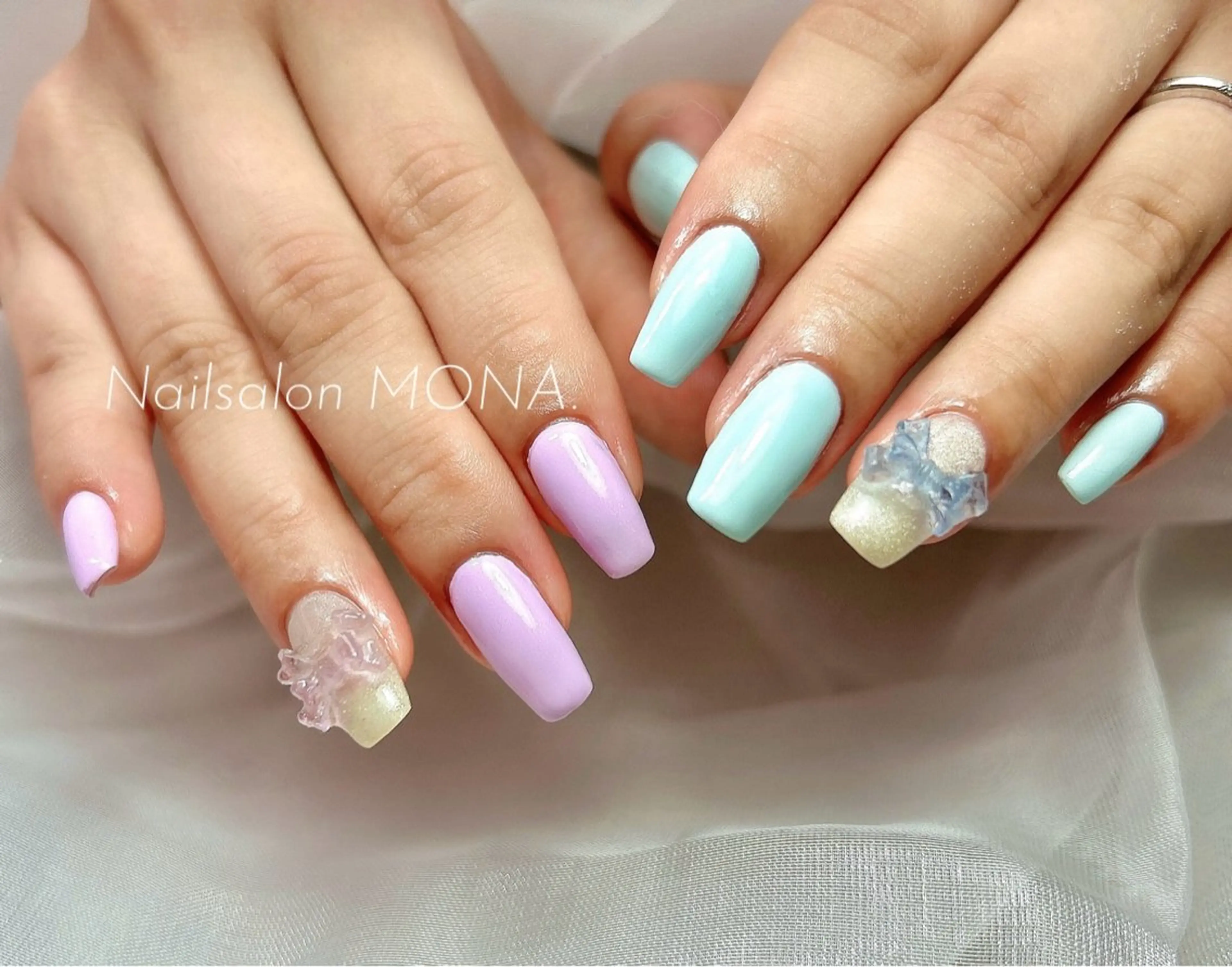 ネイル ブルー マグネットネイル ワンカラーネイル パステルネイル パープル Nailsalon MONA.のネイルデザイン