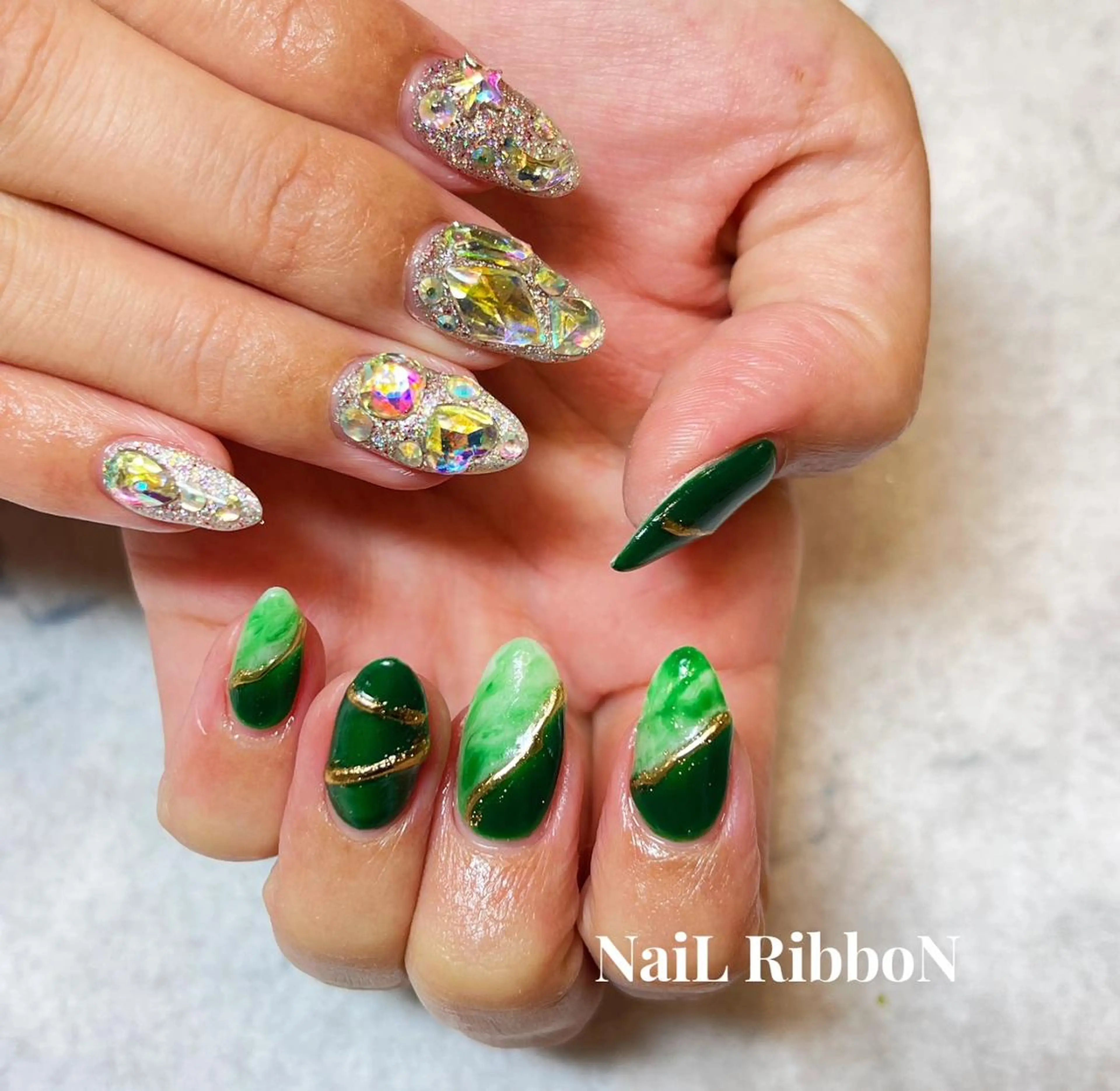 ネイル ネイルリボン 受付スタッフのネイルデザイン