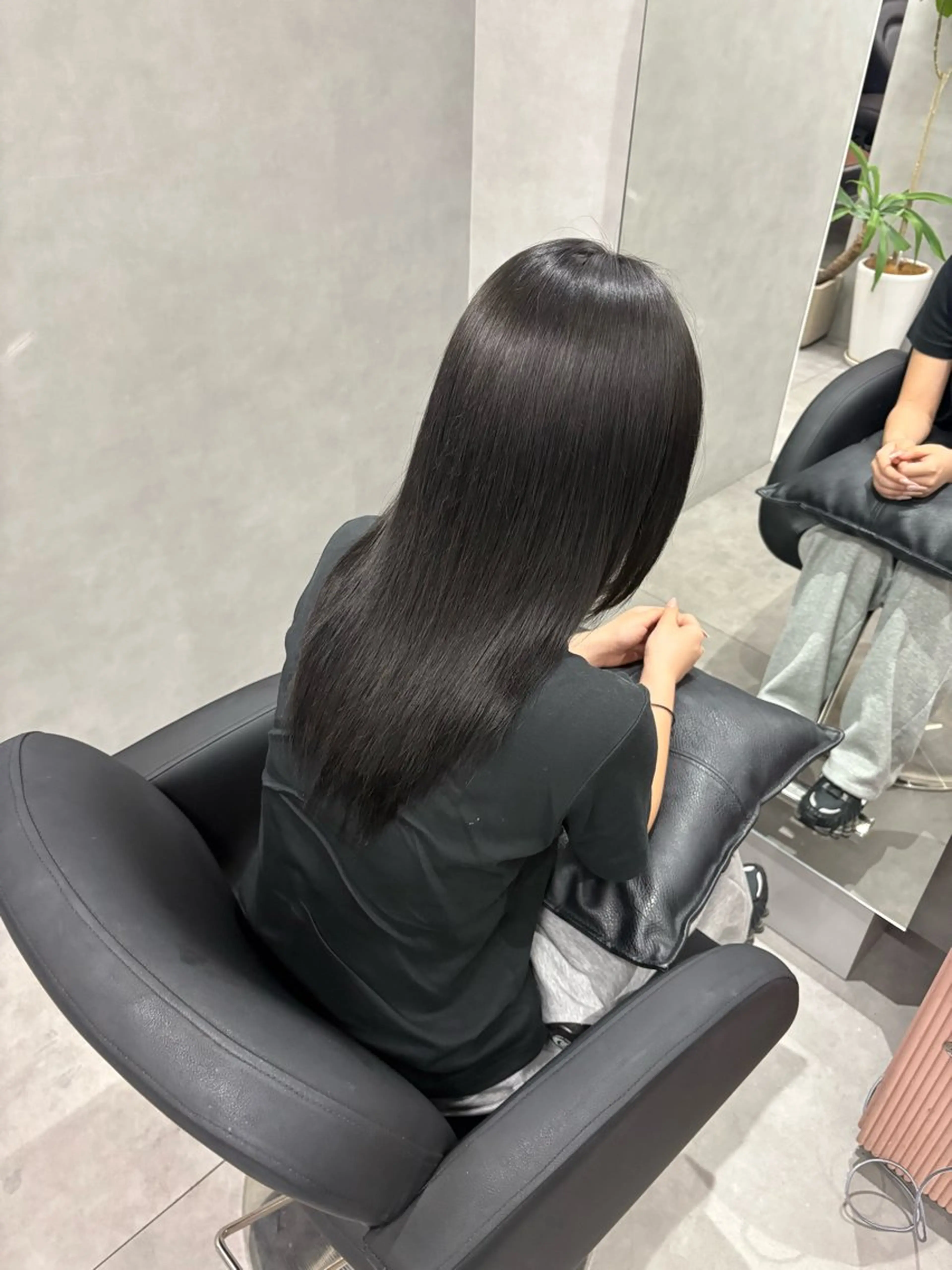 セミロング カラー グレージュ 門田 夏鈴のヘアスタイル