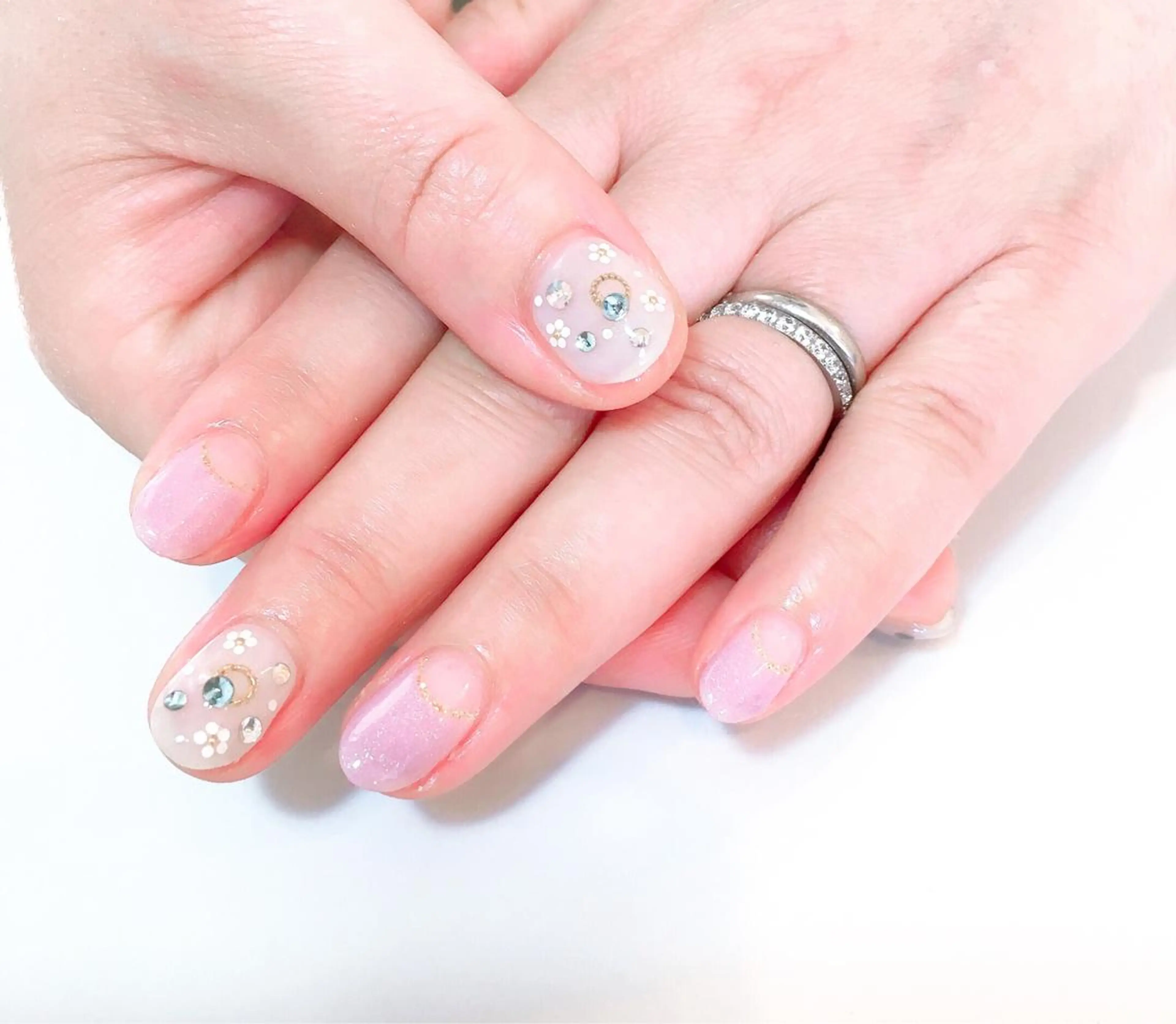 ネイル フレンチネイル 持ち込み 逆フレンチ ハンドネイル nailsalon SIMB.のネイルデザイン