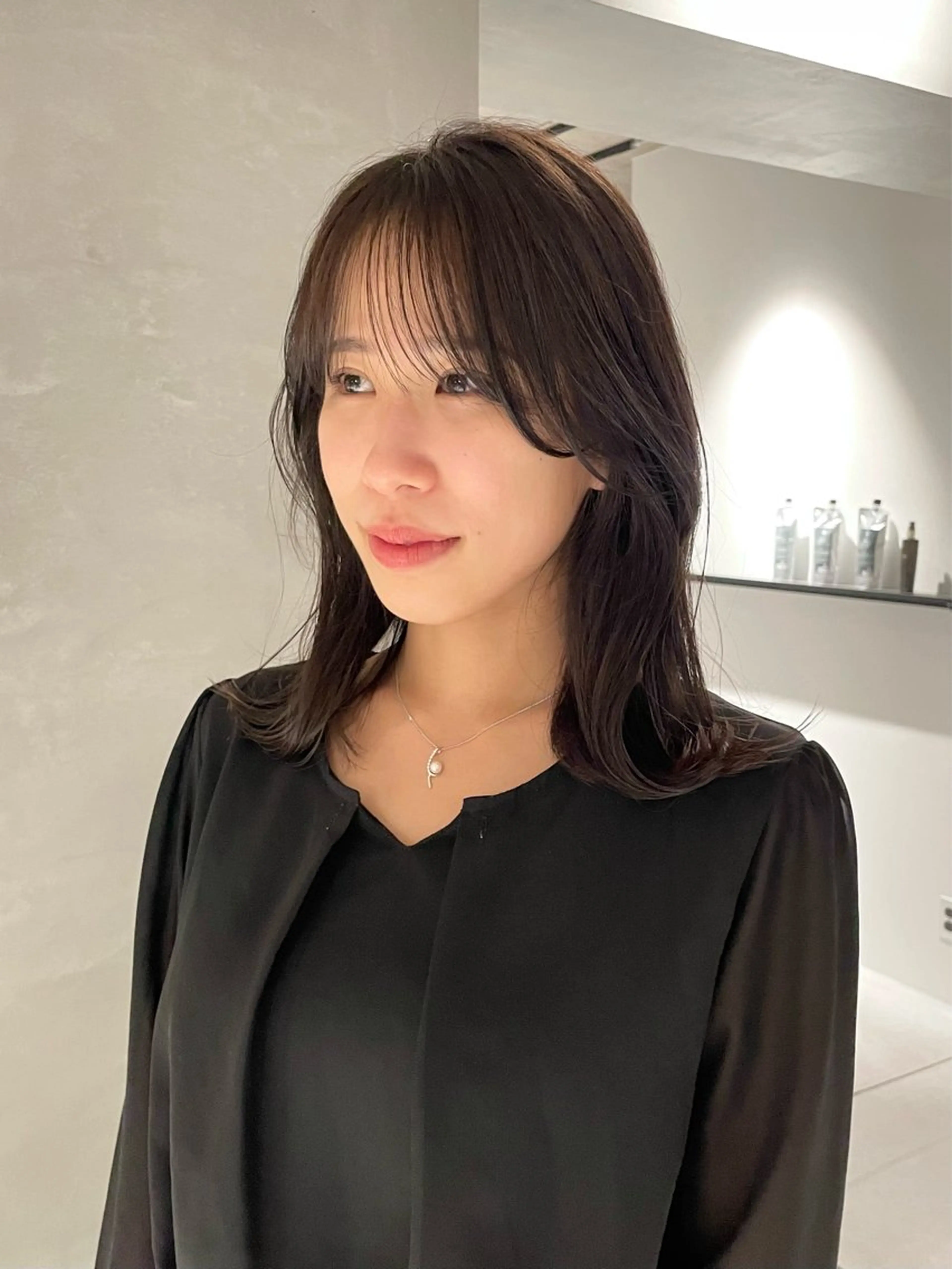 ミディアム カラー 透明感カラー 顔周りカット イズミ ナナコのヘアスタイル