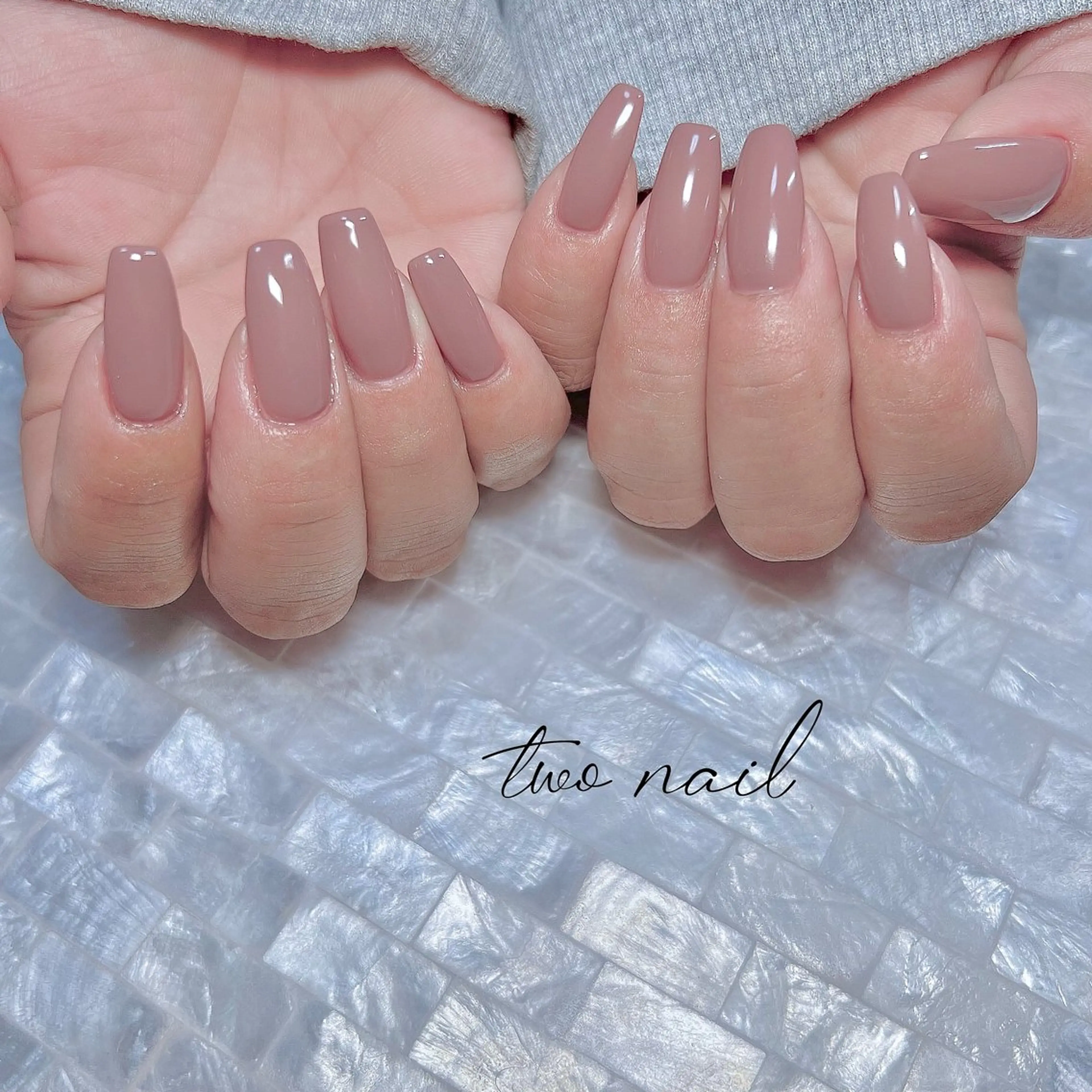 ネイル ブラウン ネイルチップ ホワイト ハンドネイル two nailのネイルデザイン