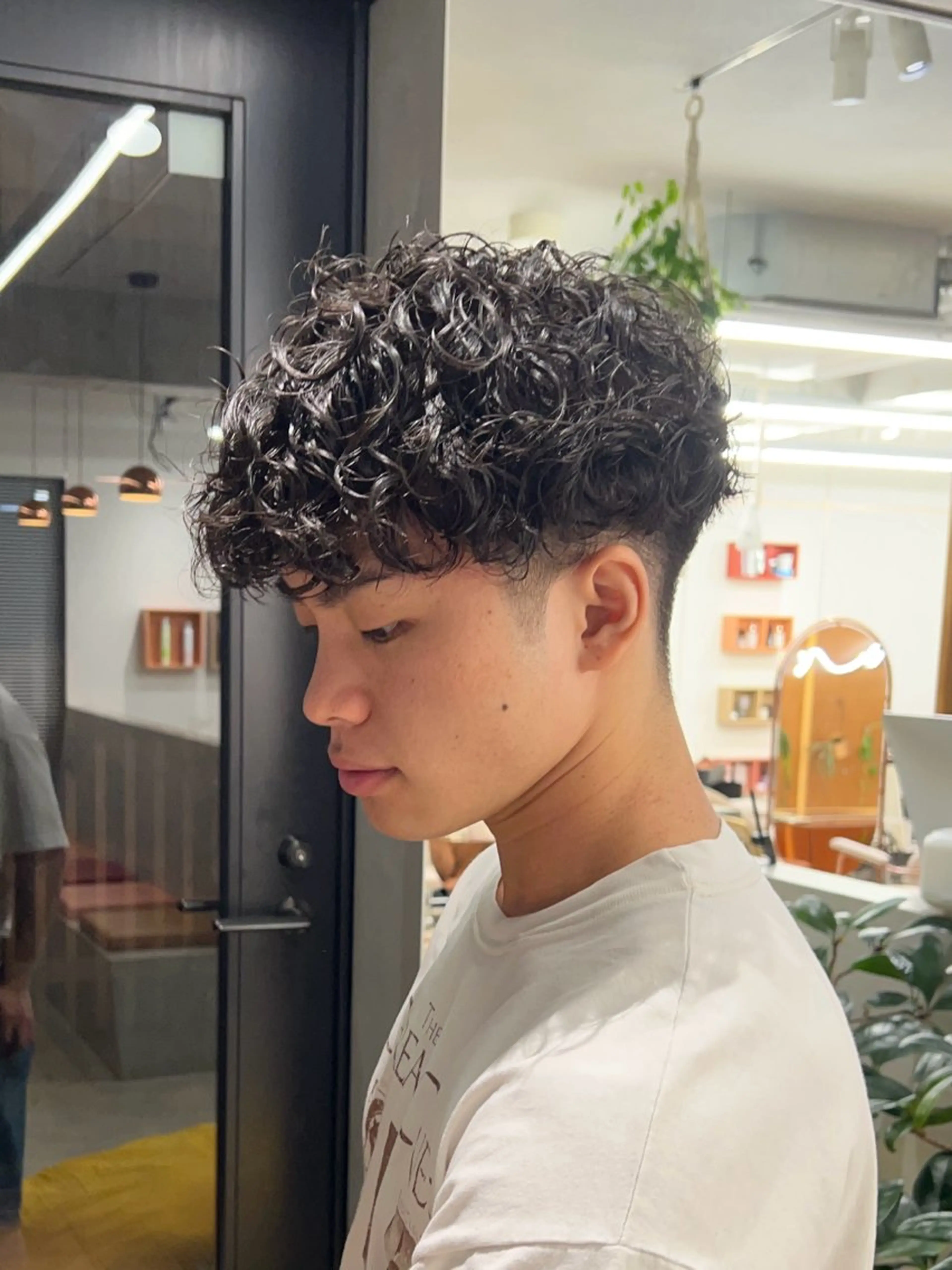 ショート パーマ メンズ メンズパーマ プードルパーマ プードルパーマ ケアブリーチ/ ハイトーン/牧野のヘアスタイル