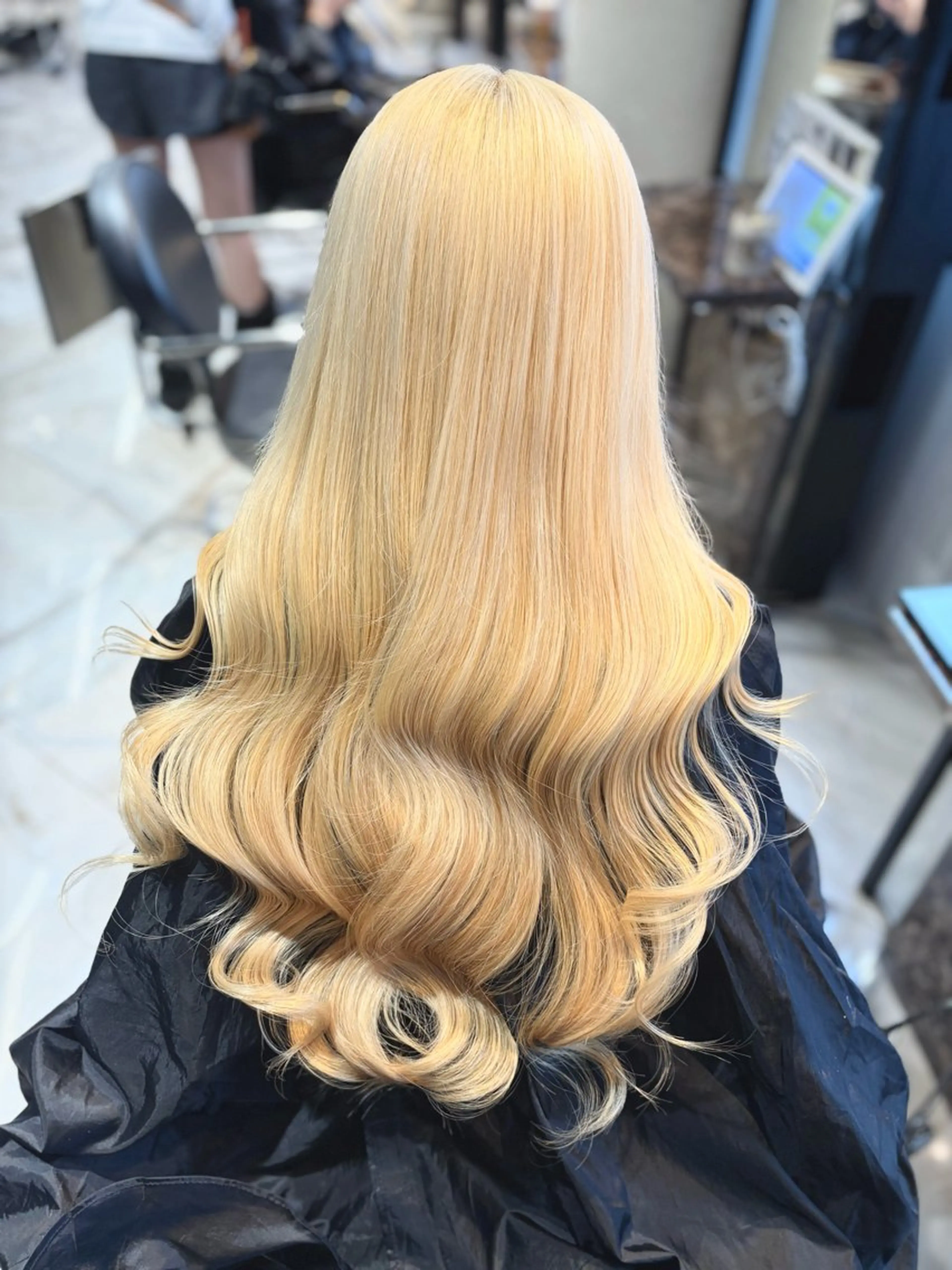 ロング カラー ブリーチ 抜きっぱなしブロンド ブロンド ヘアカラー 大阪 梅田/ ハイトーン/エクステのヘアスタイル