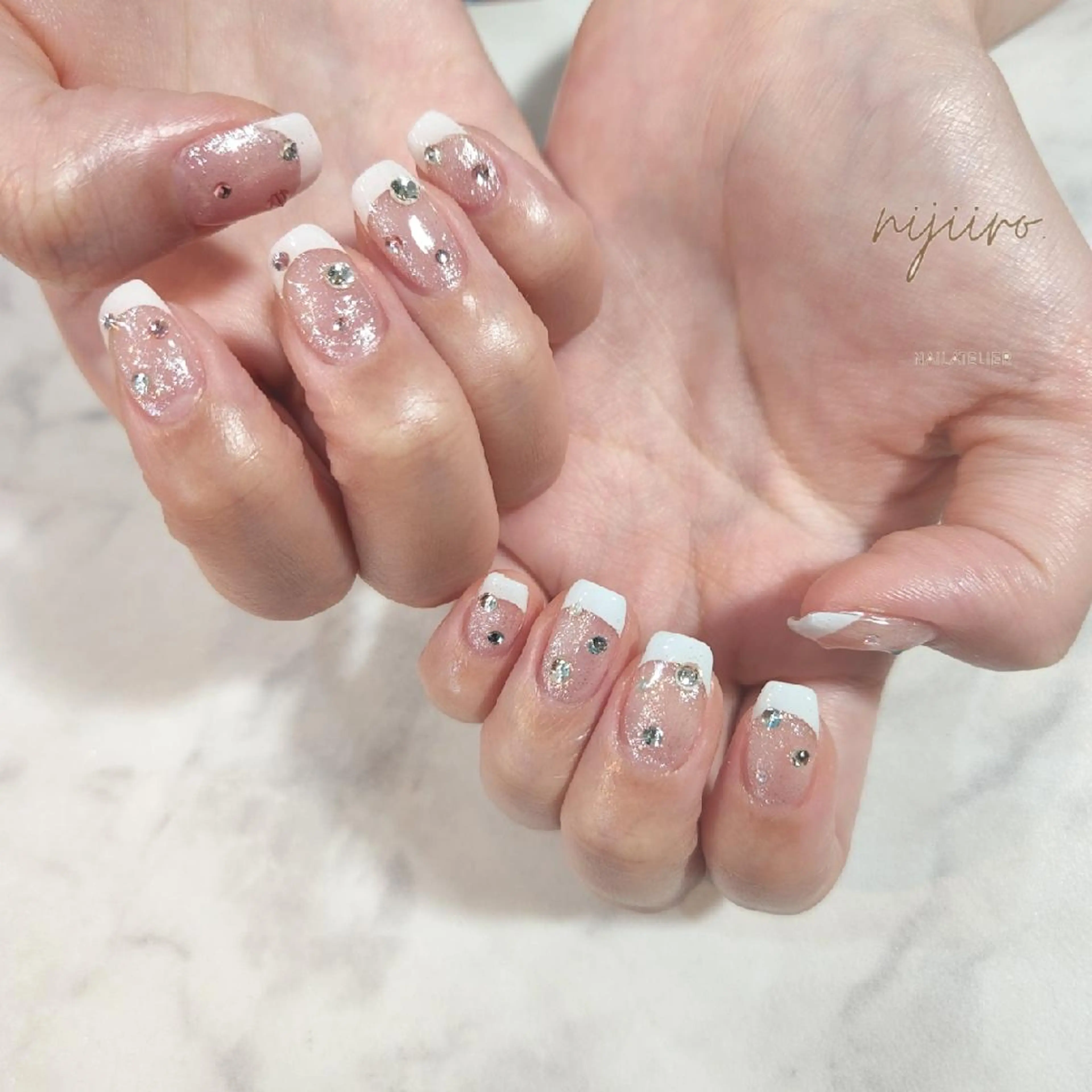 ネイル フレンチネイル ストーンネイル ハンドネイル nijiiro🌈 サトウのネイルデザイン