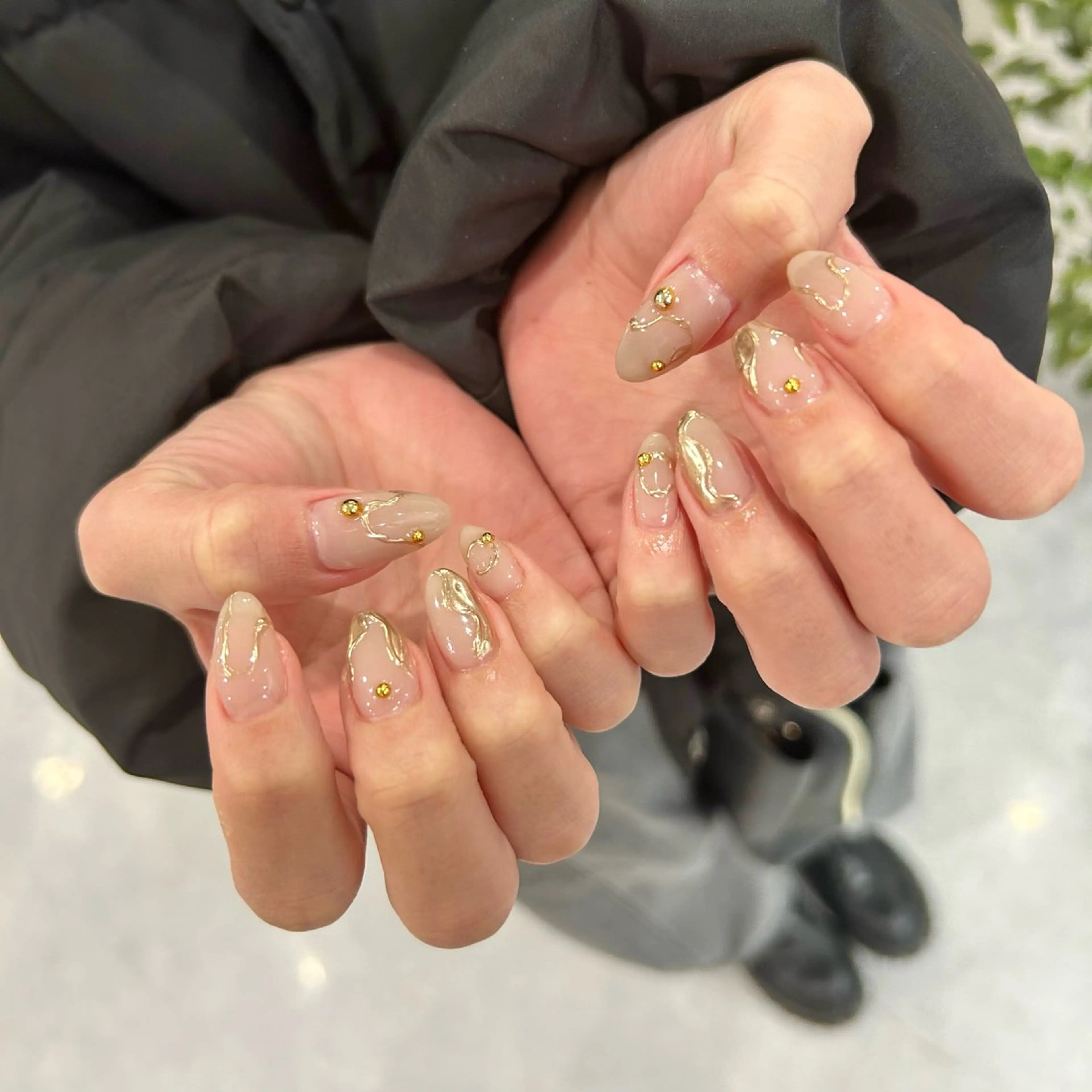 ネイル ゴールド ミラーネイル ニュアンスネイル ハンドネイル RYO ／Amourのネイルデザイン