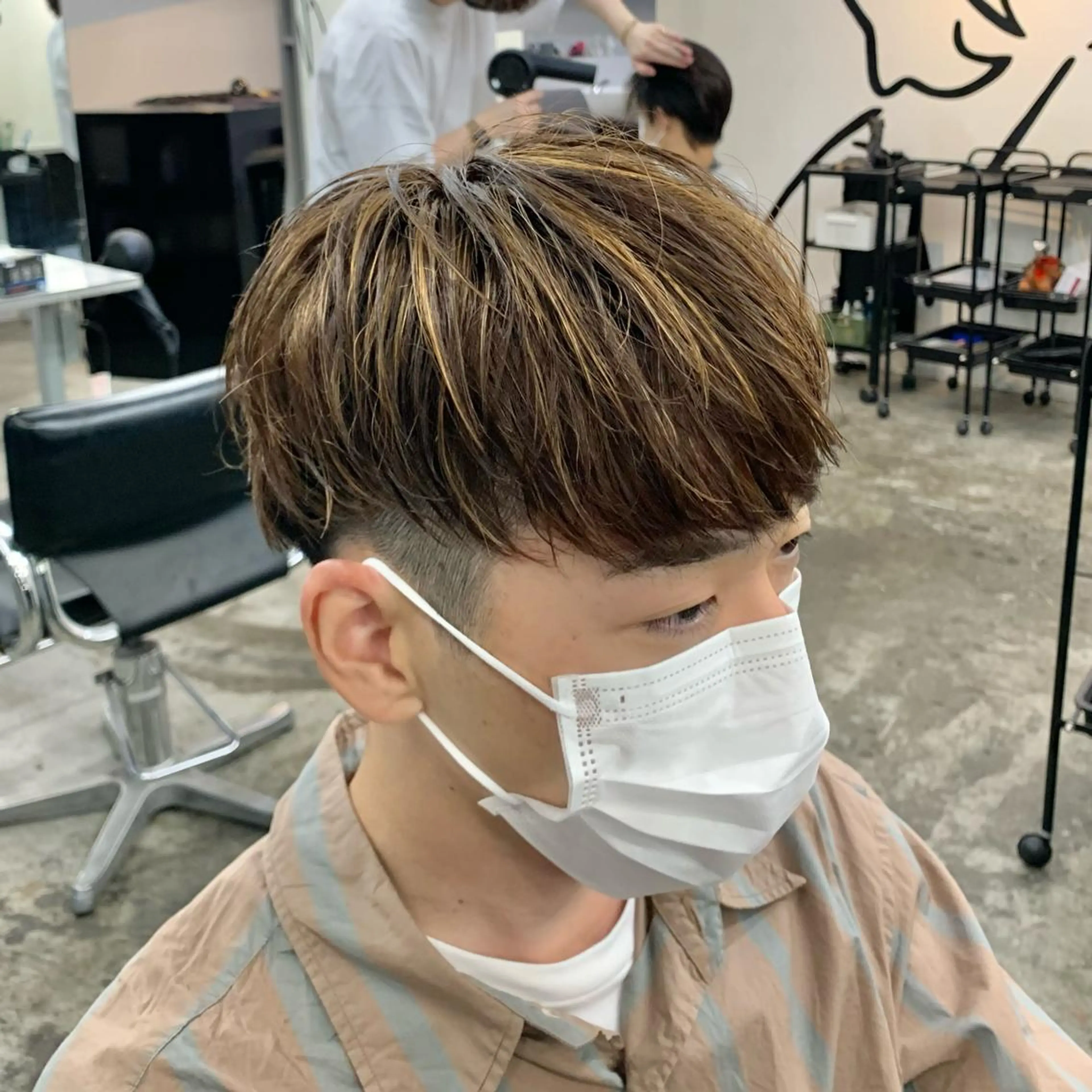 ショート カラー メンズ メンズハイライト ハイライトカラー ハイライト カット ヘアカラー メンズ特化美容師/ 藤戸 椋のヘアスタイル