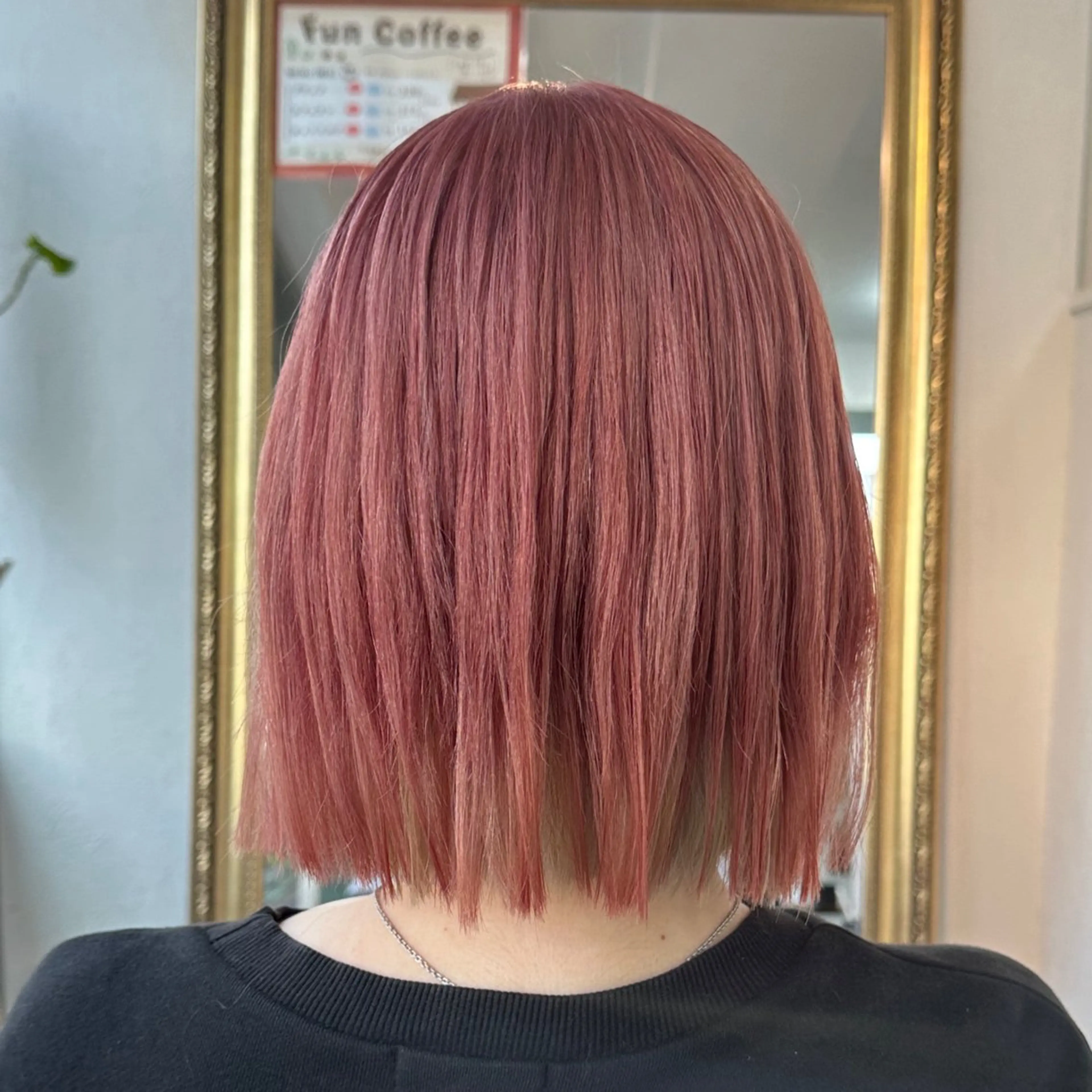 ミディアム 三原 友美のヘアスタイル