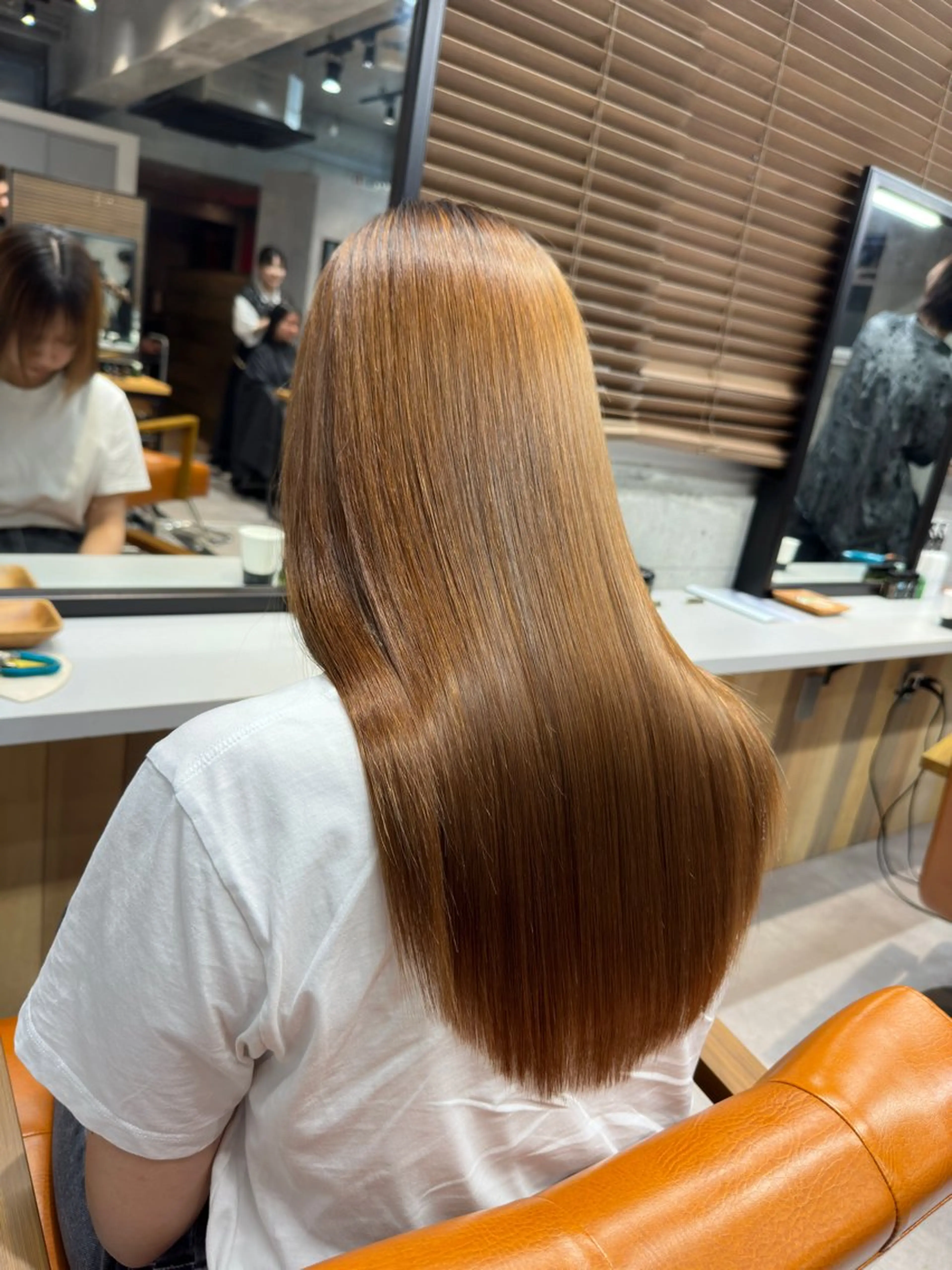 セミロング カラー 10月限定モニター 髪質改善美髪矯正のヘアスタイル