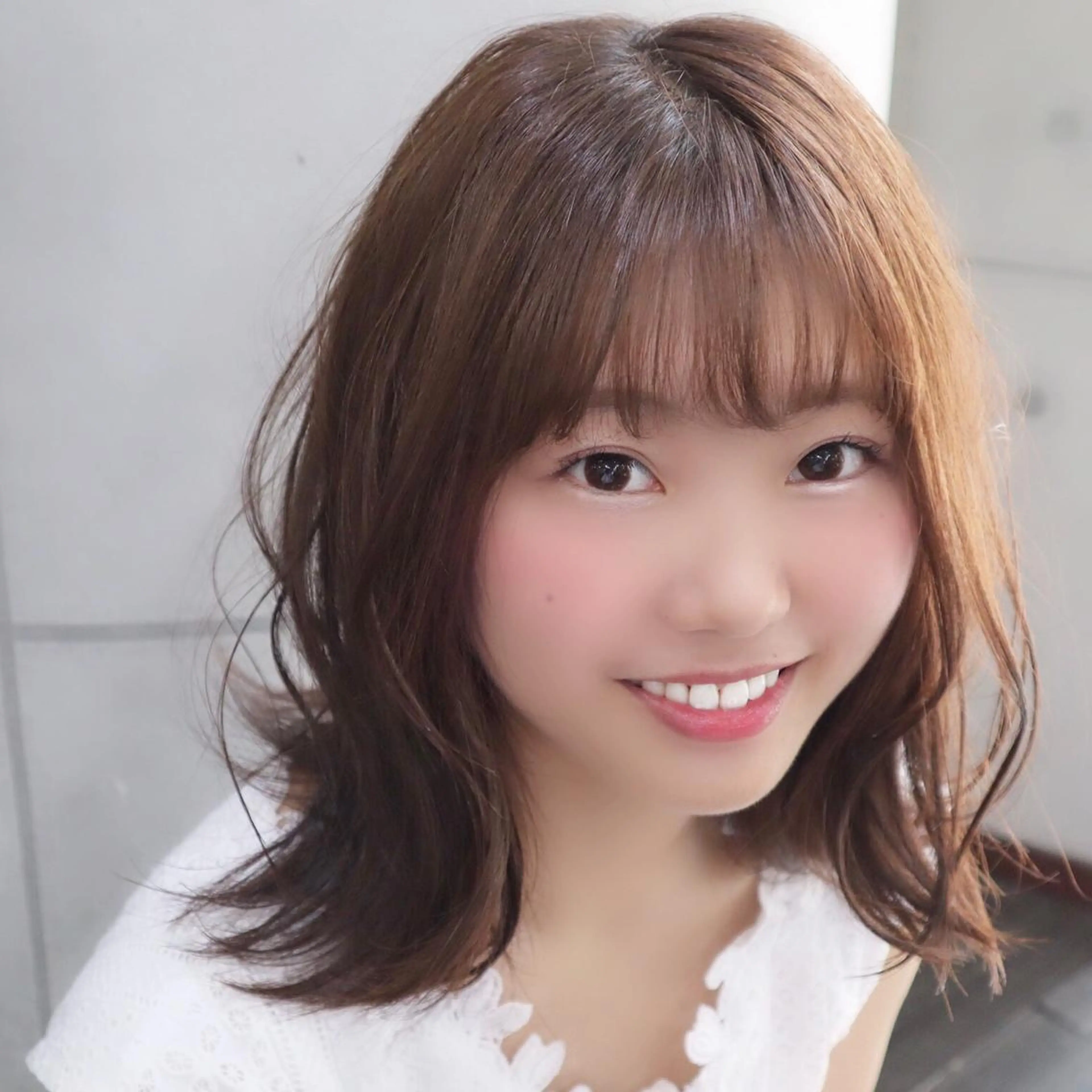 ミディアム カラー 外ハネヘア カット ヘアカラー トリートメント ＊横浜駅＊ 金子 誠也のヘアスタイル