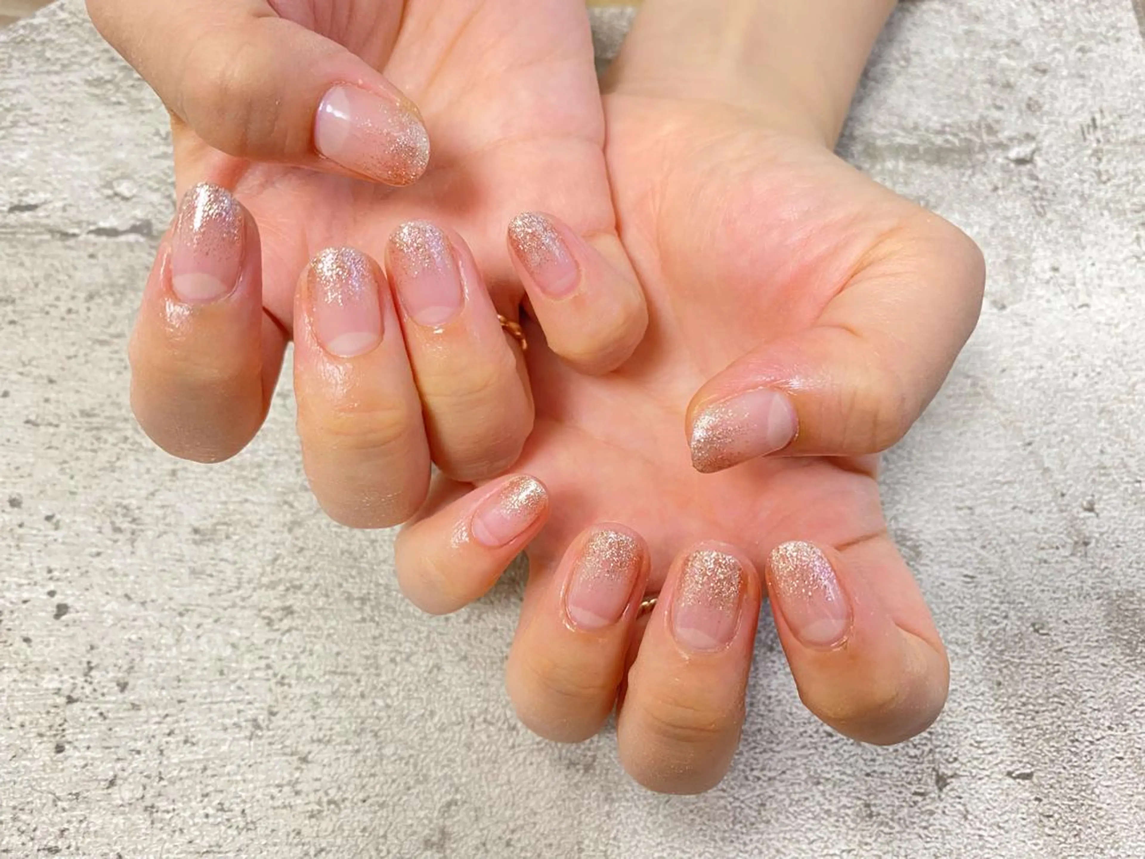 ネイル ラメ(グリッター) ラメグラデーション ピンク mogunail &blowのネイルデザイン