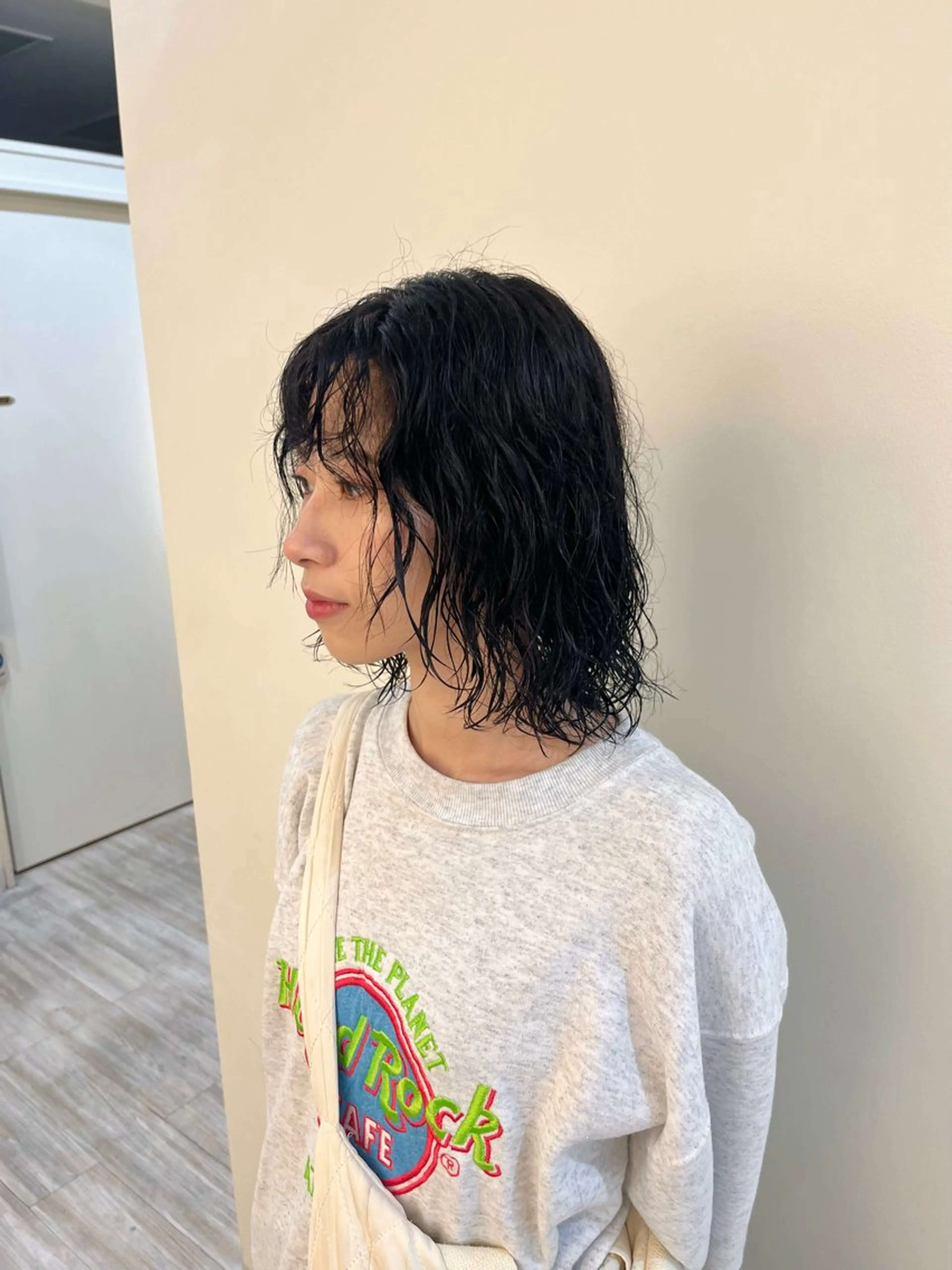 ミディアム カラー パーマ カット ヘアカラー パーマ つぼみ/パーマ ／レイヤー／ボブのヘアスタイル