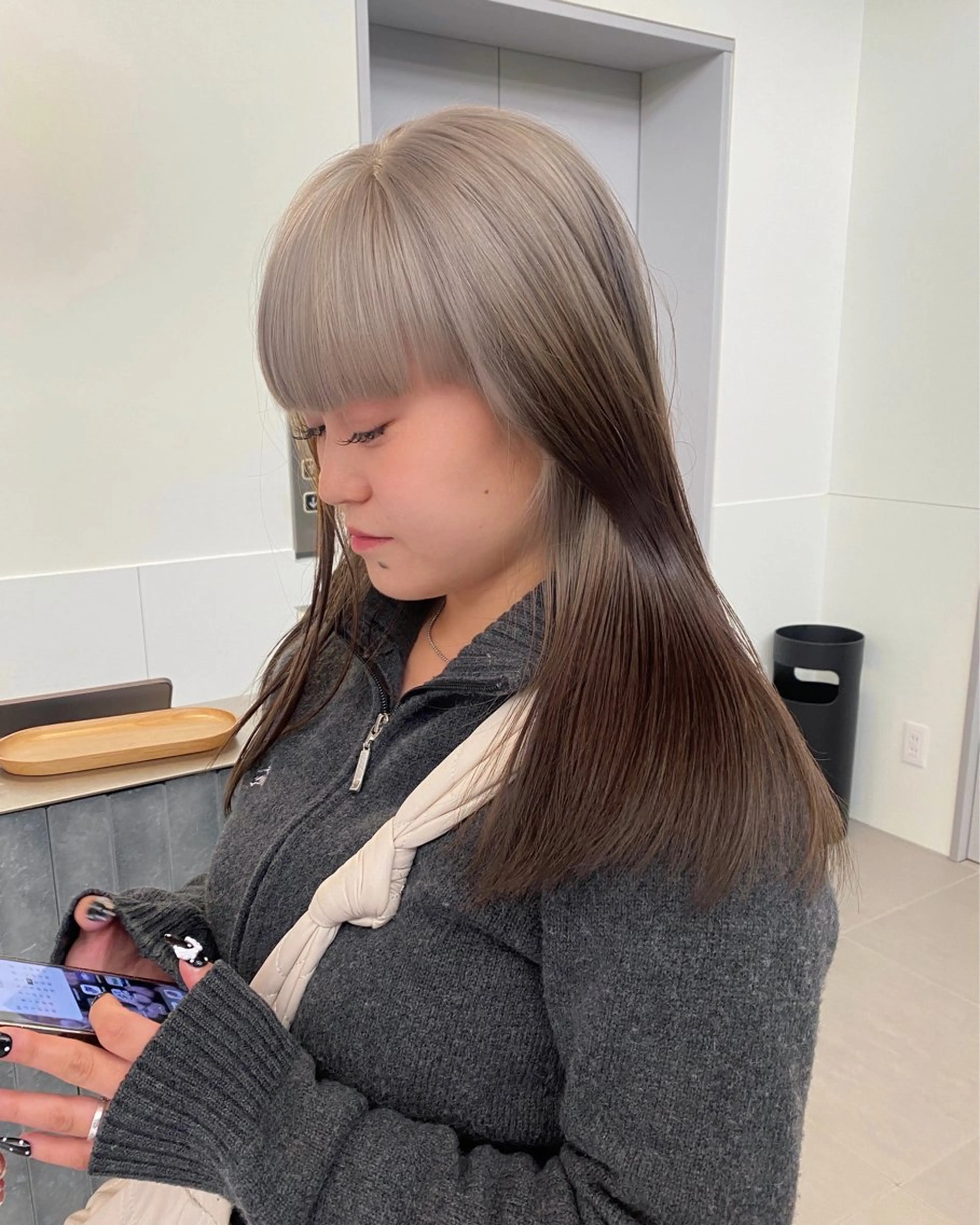 【💎ルーツカラー❤️🔥デザインカラー💎】(1ブリーチ)+ケア剤ブリーチ+トリートメントの写真