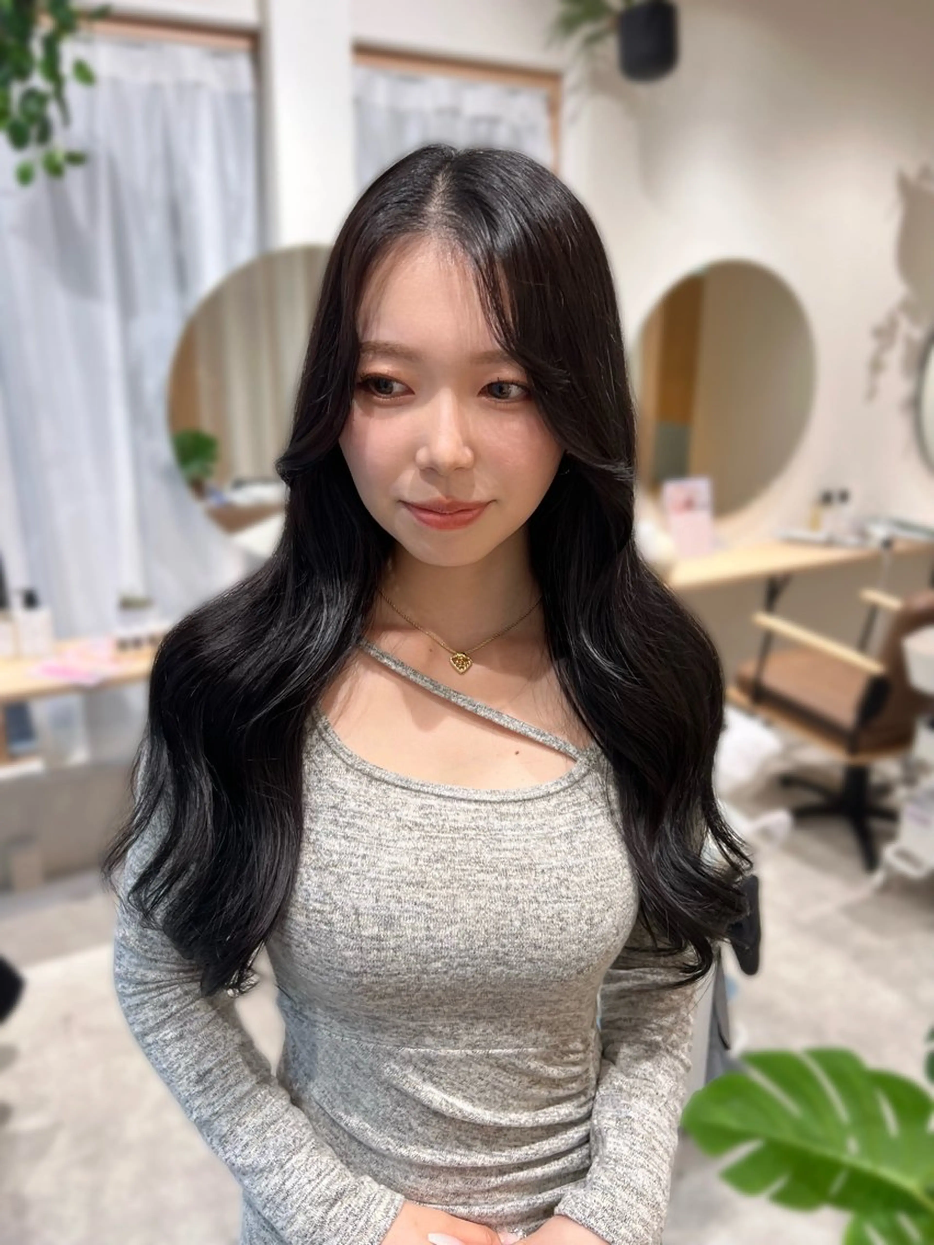 ロング 韓国風ヘア レイヤーカット 似合わせカット カット ヘアカラー Day .1のヘアスタイル