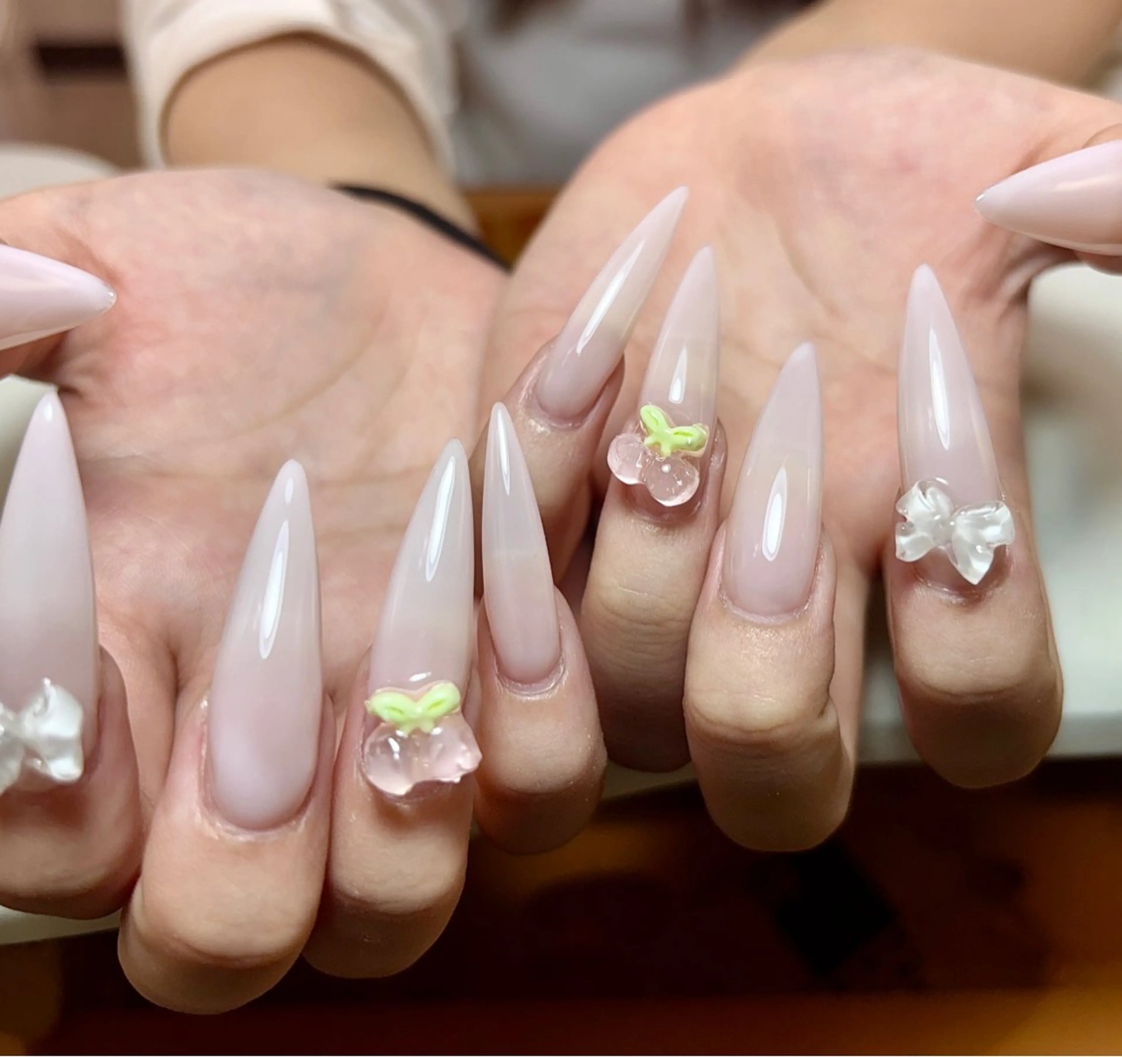ネイル アートネイル オーロラネイル チークネイル 長さ出し フレンチネイル ハンドネイル ハンドケア Yumi Nail Seiのネイルデザイン