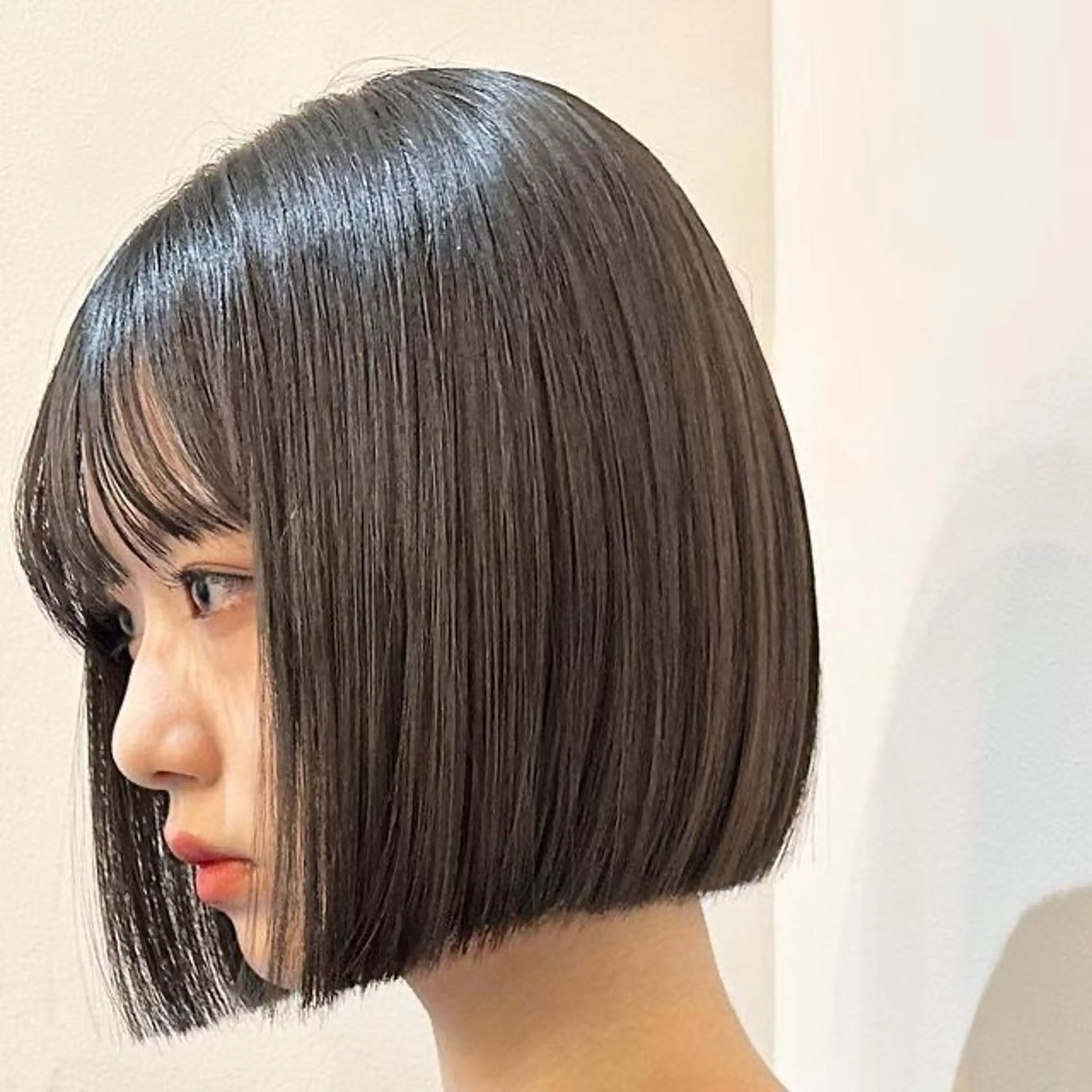 ミディアム 切りっぱなしボブ ボブ ブリーチなし/透明感 /ショート/大世のヘアスタイル