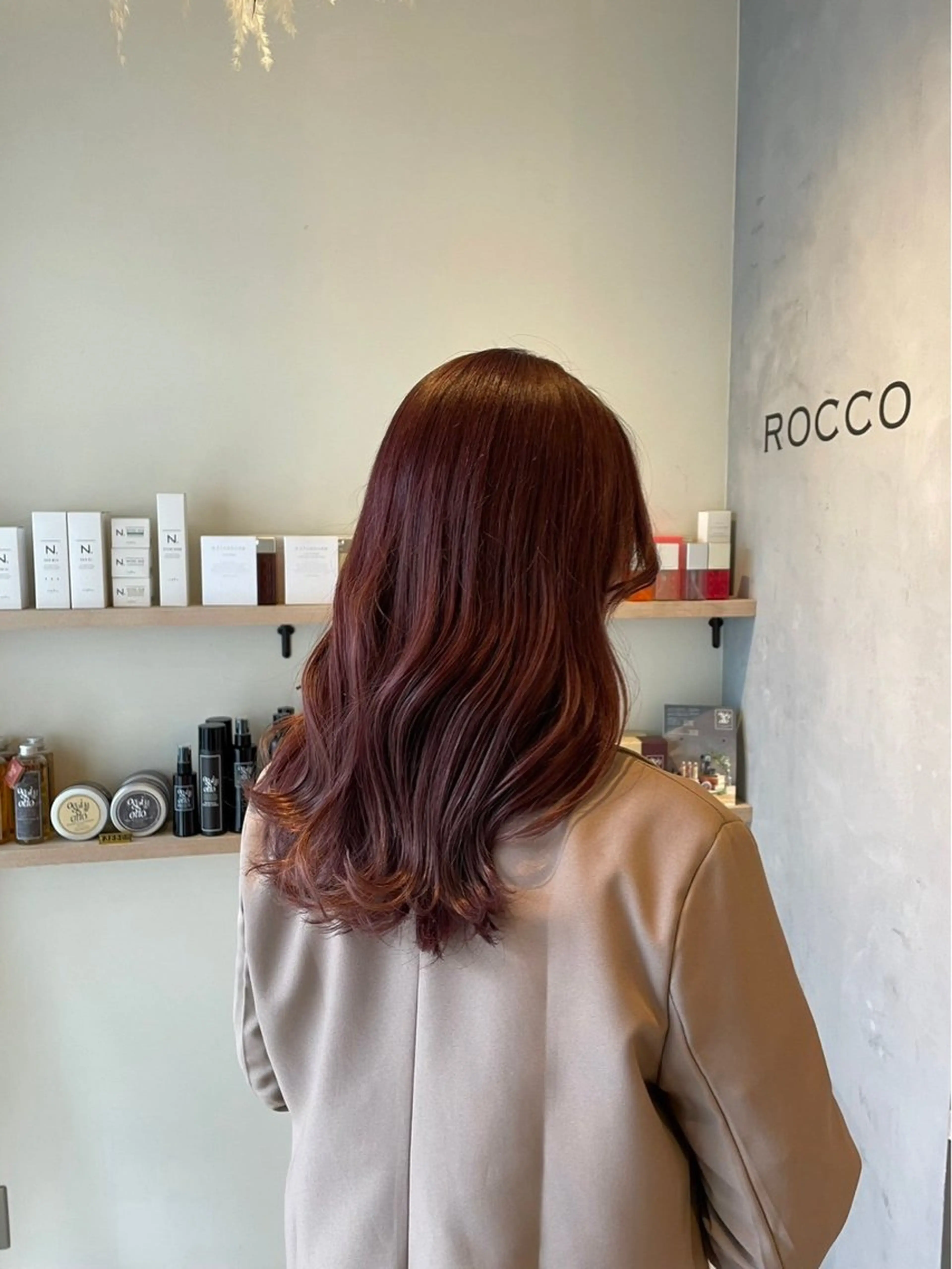 セミロング ヘアカラー アイナ ROCCOのヘアスタイル