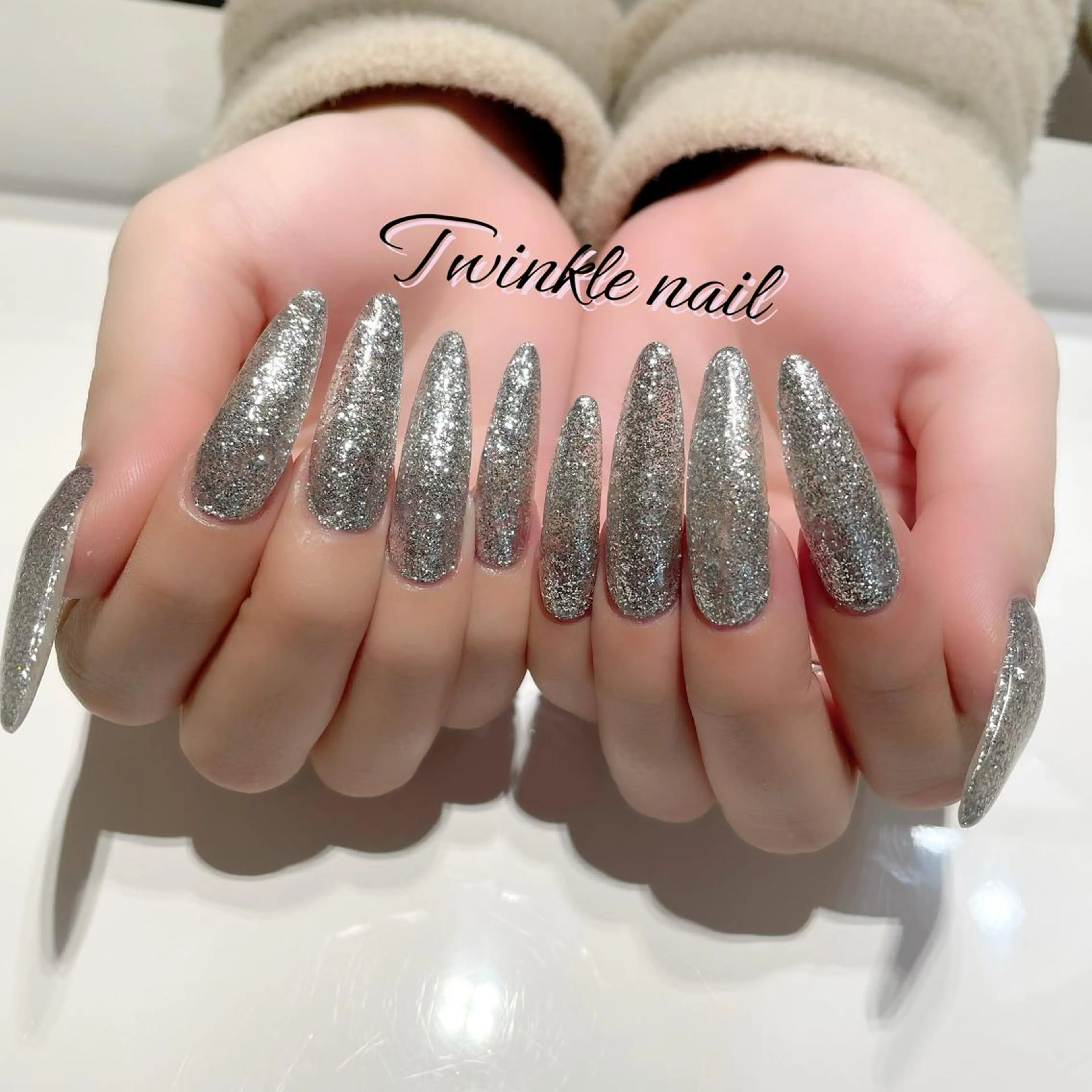 ネイル ハンドネイル 中井 綾香の眉毛・アイブロウイメージ