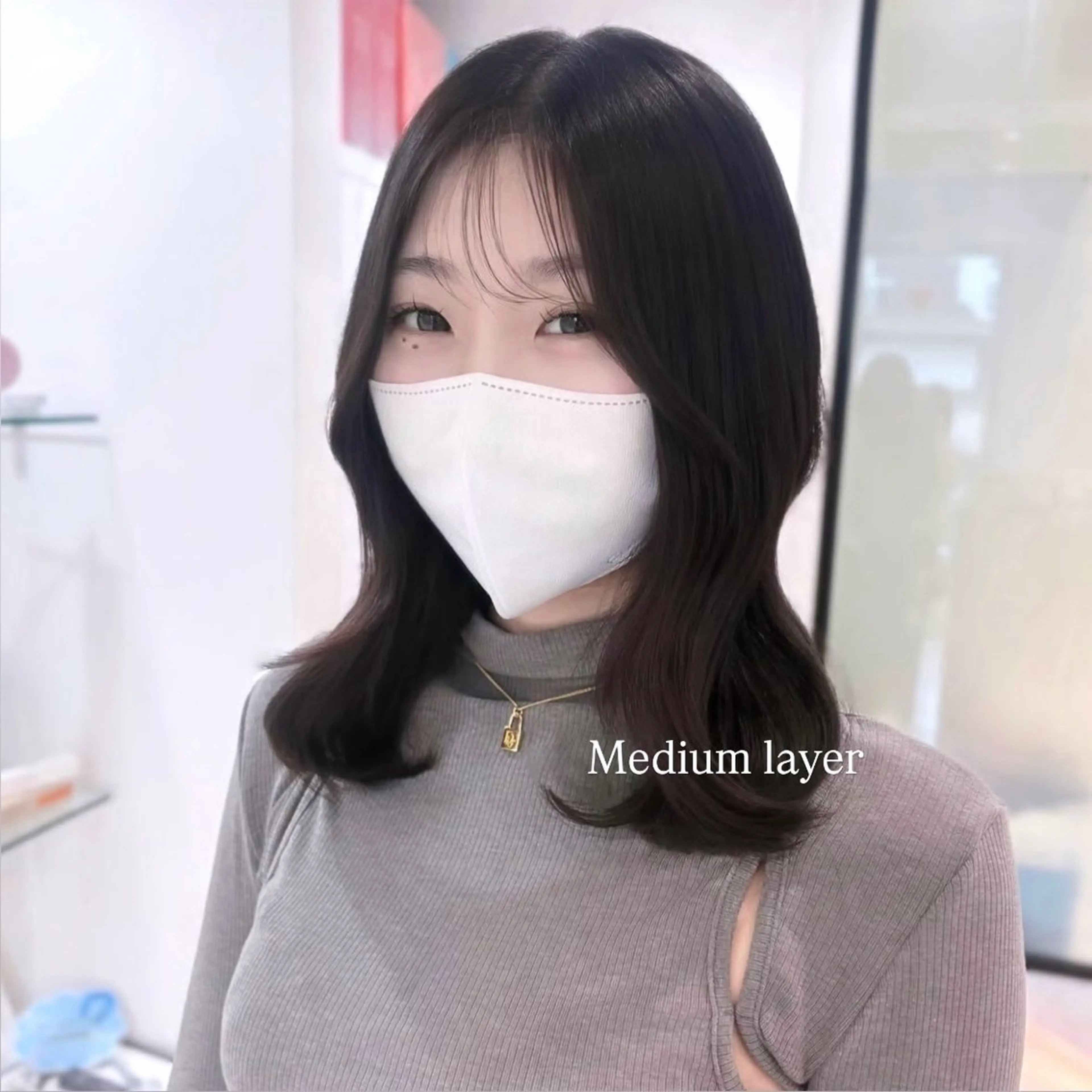 ミディアム くびれヘア 𝑚𝑖𝑤𝑎 /名駅/透明感カラーのヘアスタイル