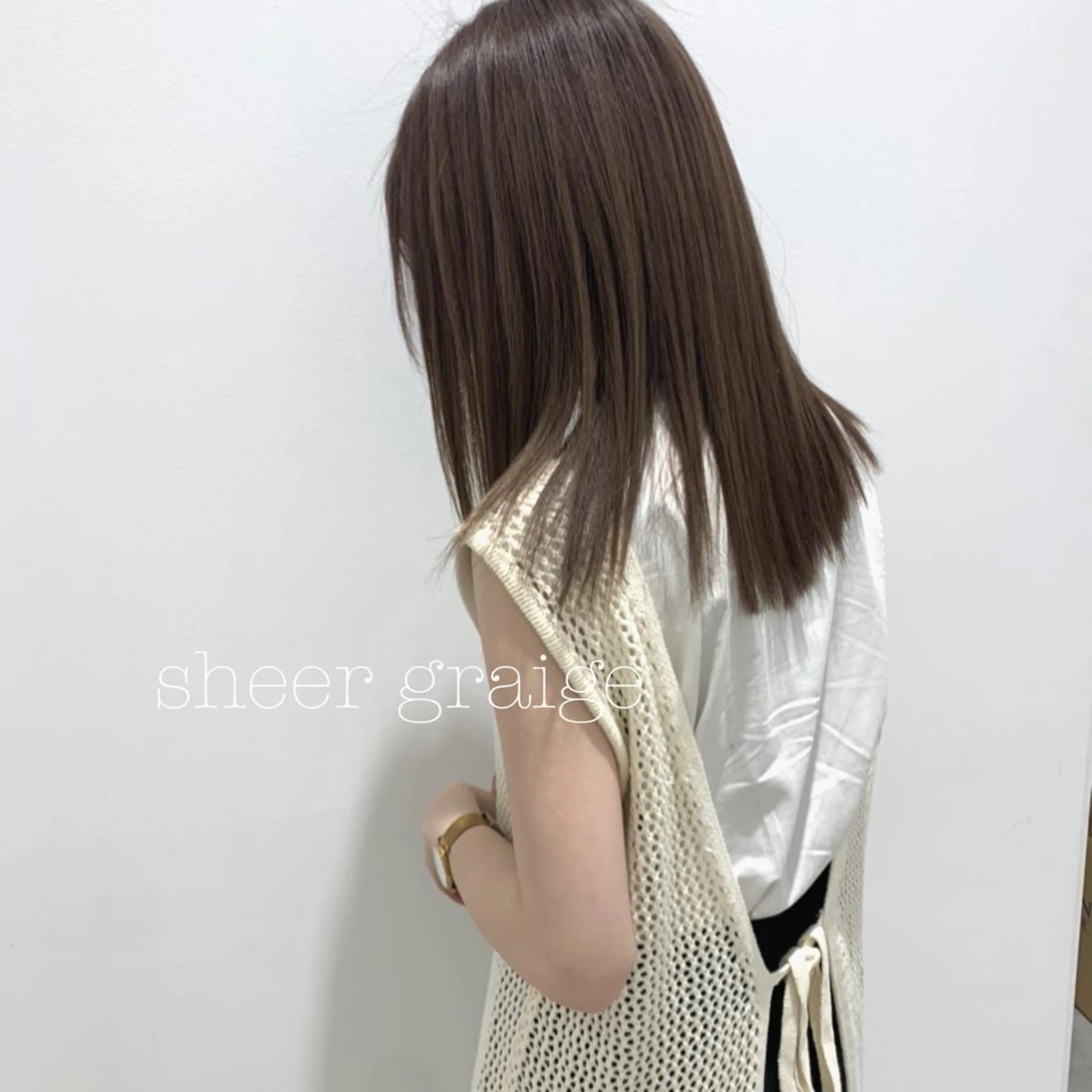 ミディアム カラー ぱつっとボブ/ 小野あかねのヘアスタイル