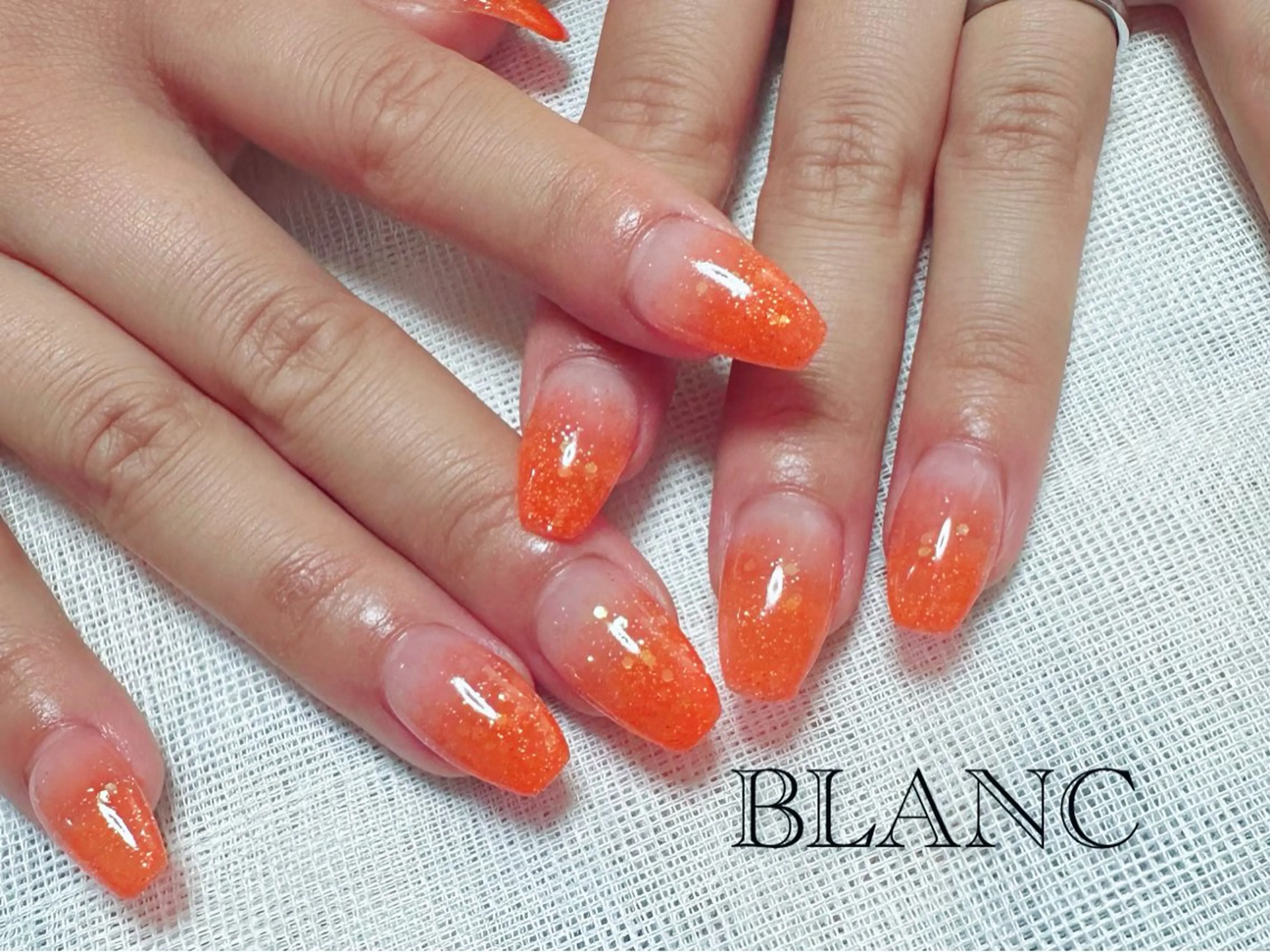 ネイル アートネイル 長さ出し ジェルネイル グラデーション ラメ(グリッター) ハンドネイル BLANC （ブラン）のネイルデザイン