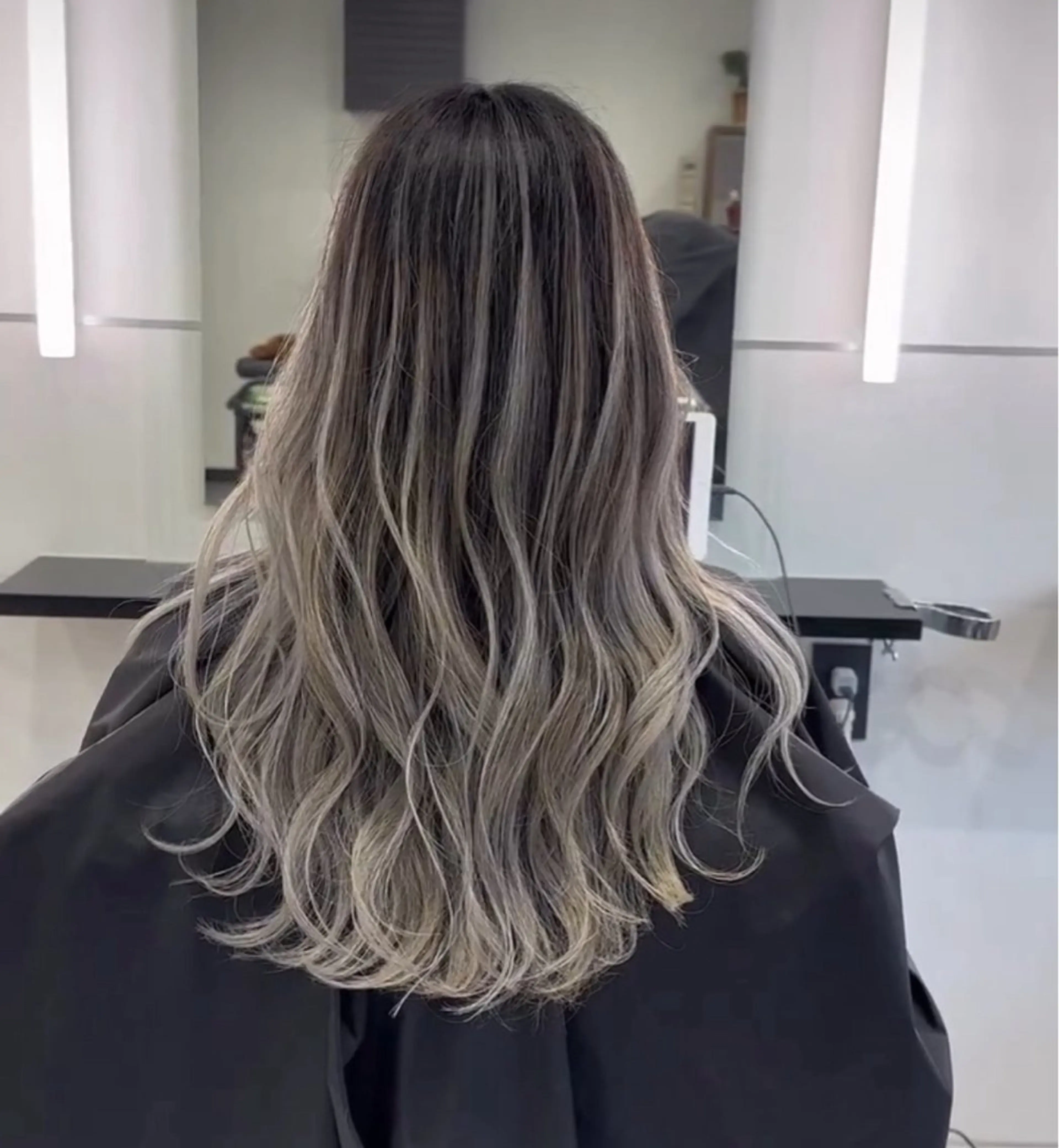 ロング レイヤーカット hairstudio NOAのヘアスタイル