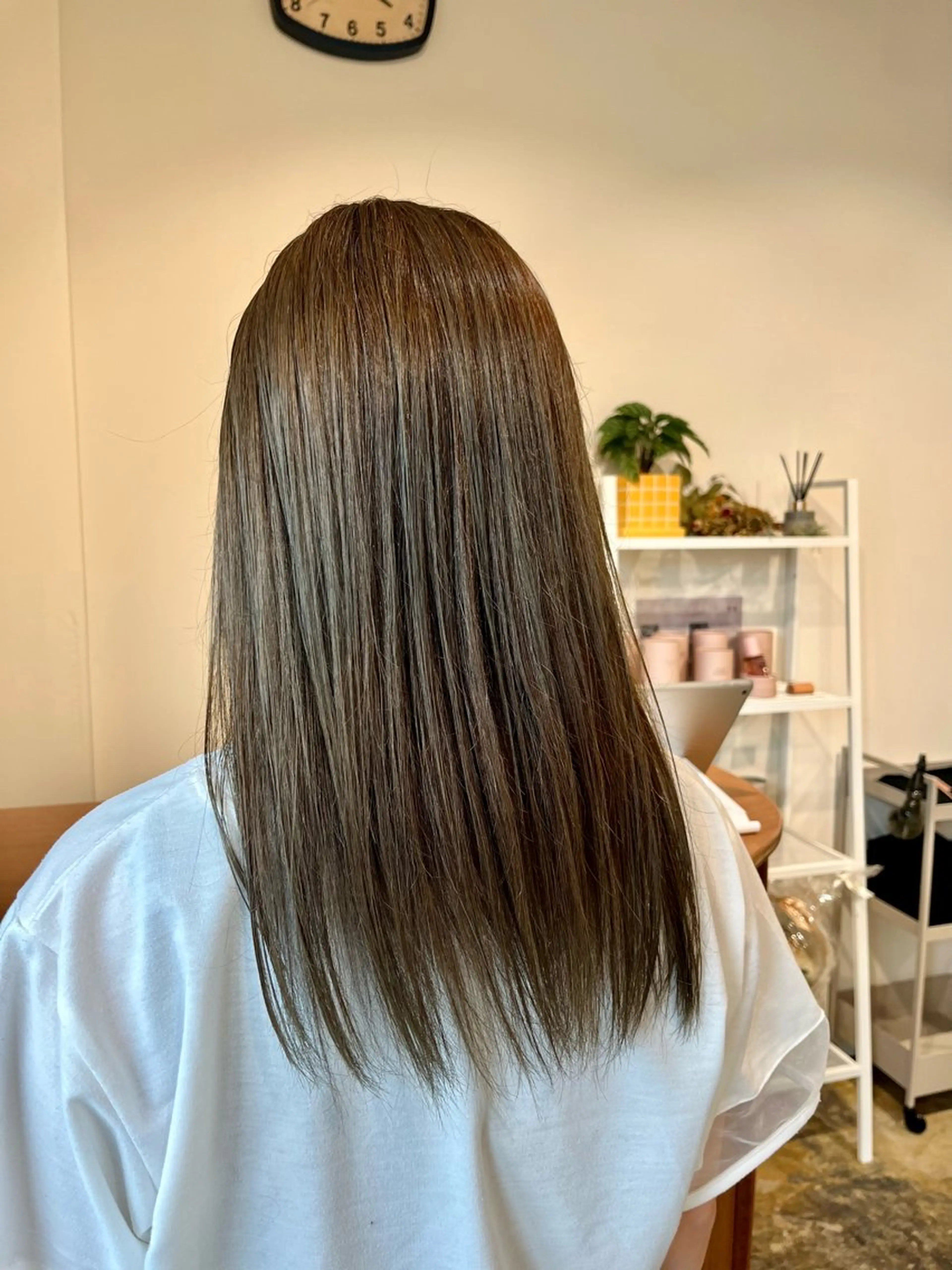 セミロング カラー トリートメント カット ヘアカラー トリートメント Time is mummyのヘアスタイル