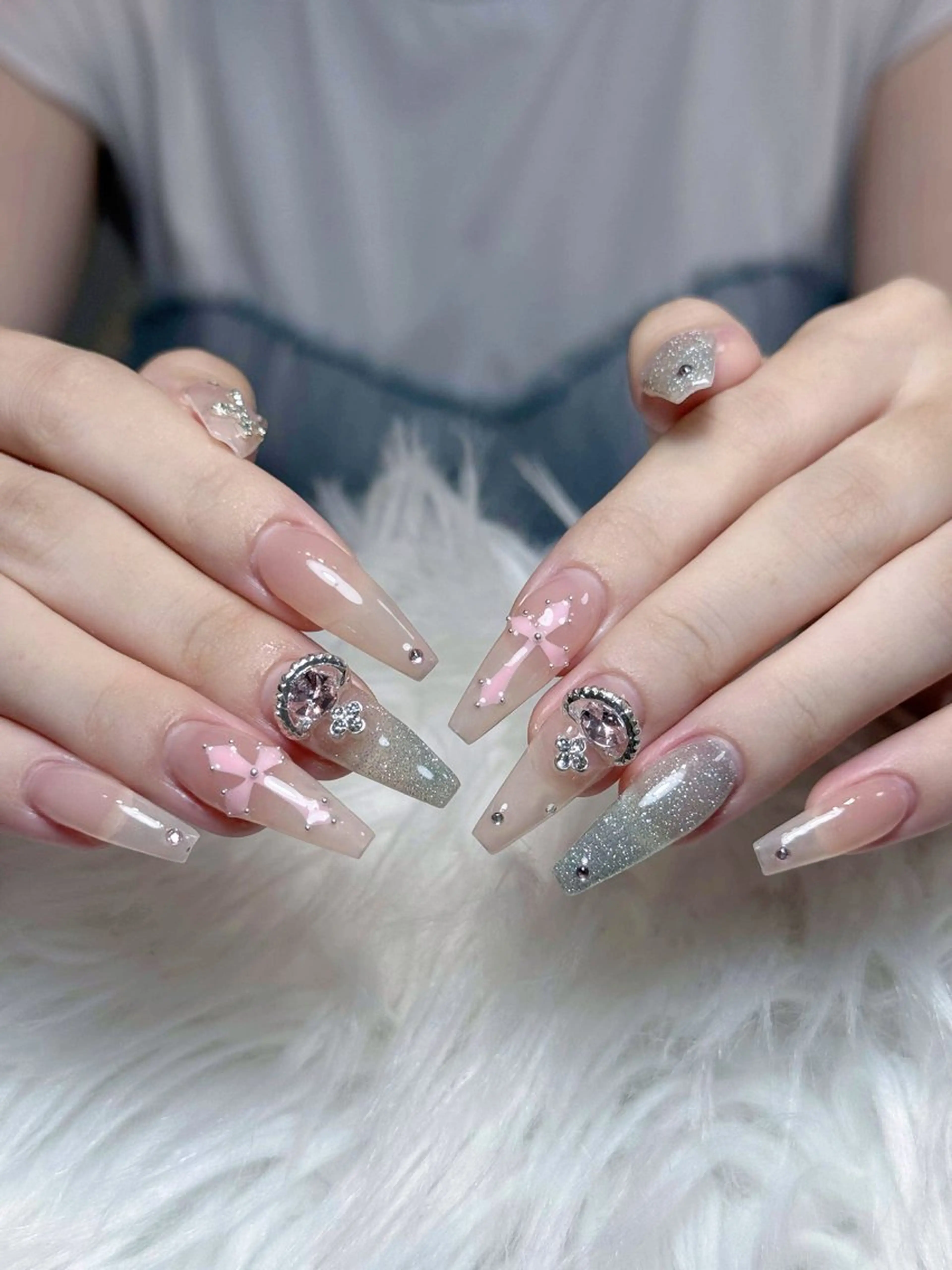 ネイル フレンチネイル ジェルネイル キラキラネイル 韓国ネイル マグネットネイル Julli NailStudioのネイルデザイン