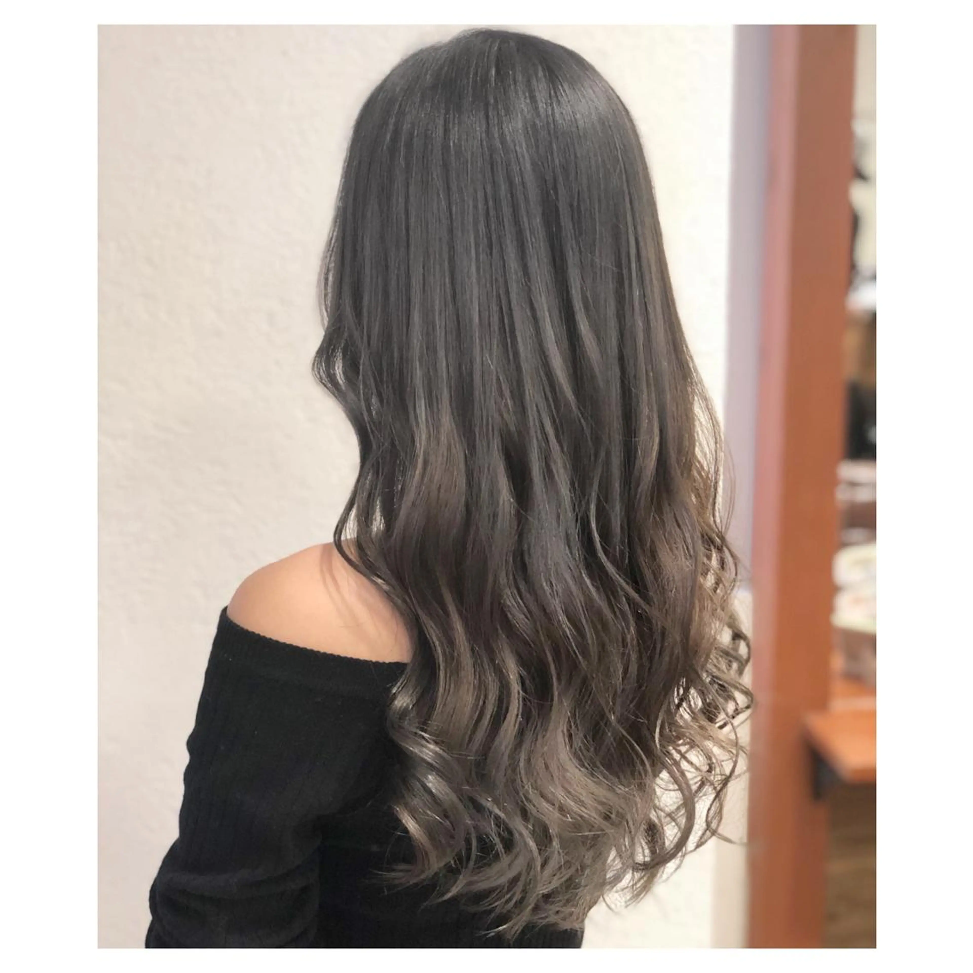 ロング カラー biscohair 髪にドラマを。のヘアスタイル