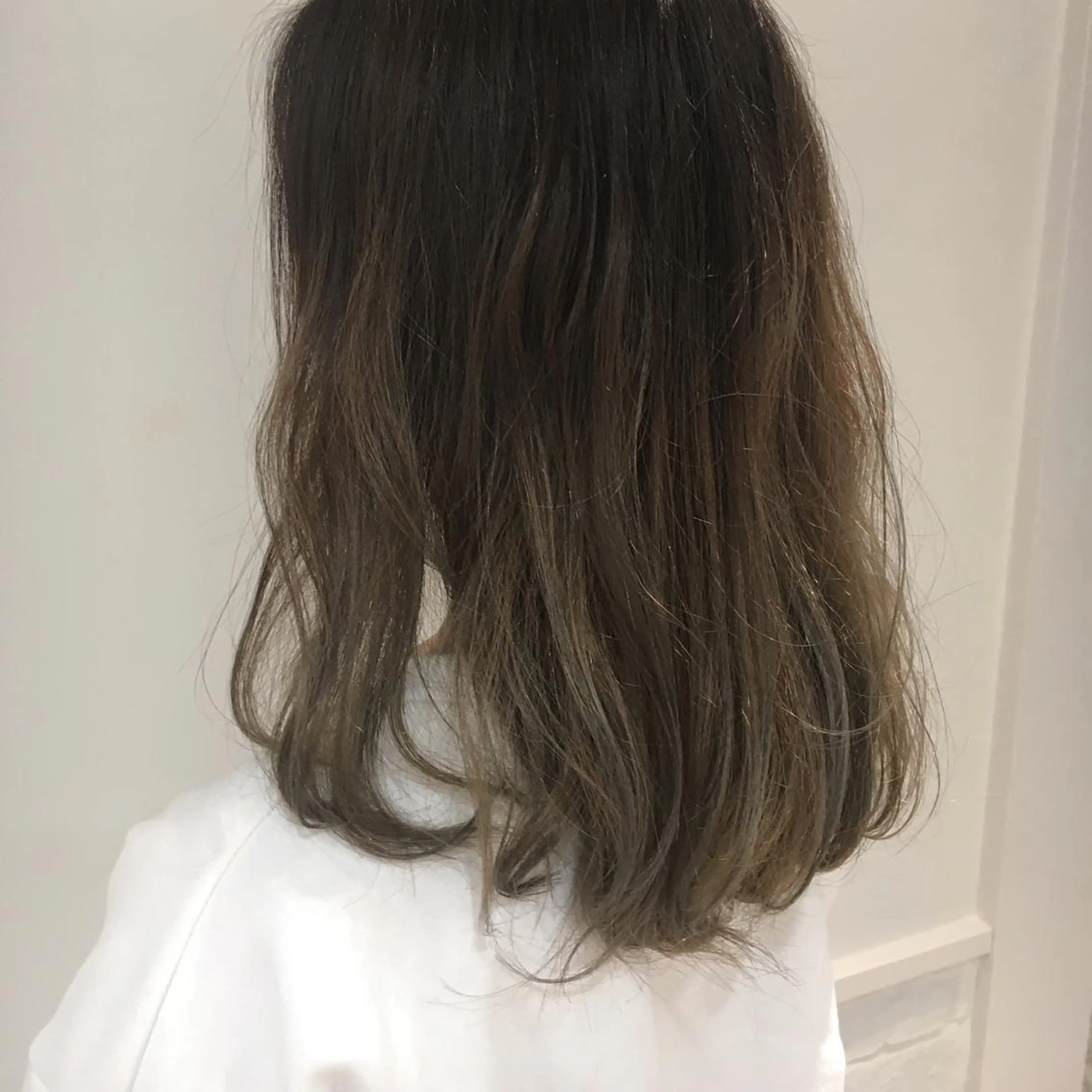 ロング カラー アッシュ グラデーションカラー 江原 彩華のヘアスタイル