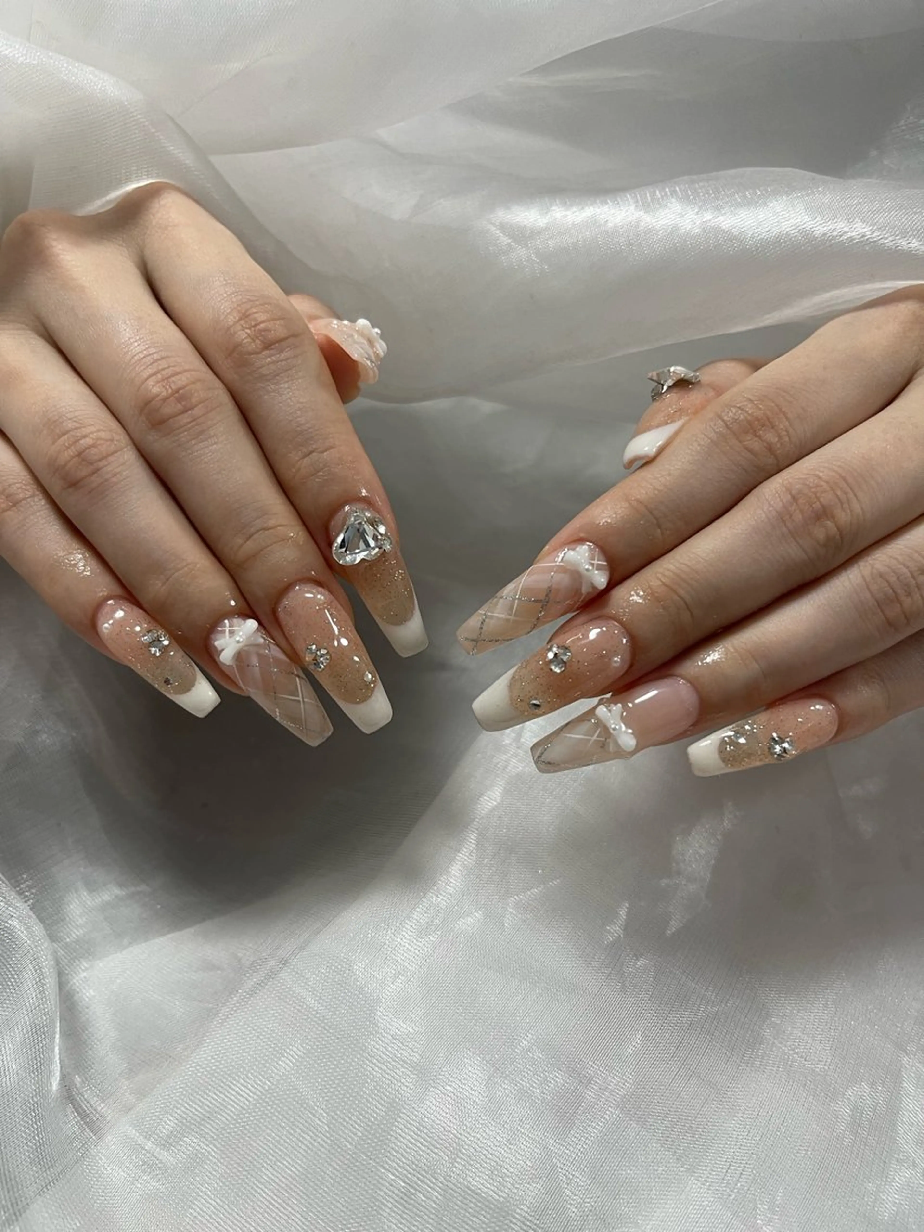 ネイル オーロラネイル クリアネイル フラッシュネイル ジェルネイル グラデーション ハンドネイル Kitty Nailのネイルデザイン