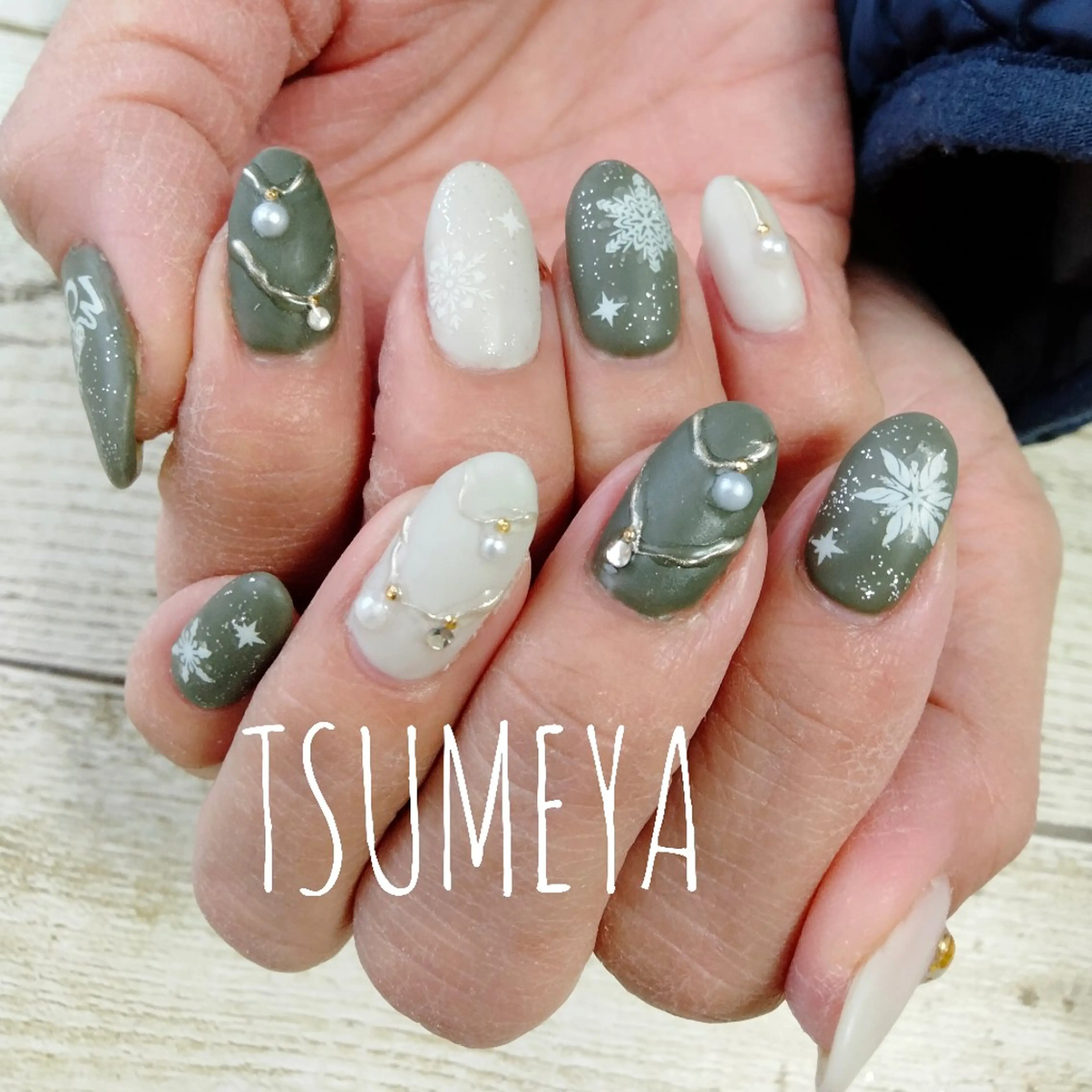 ネイル マットネイル 冬ネイル クリスマス ハンドネイル _TSUMEYA _のネイルデザイン