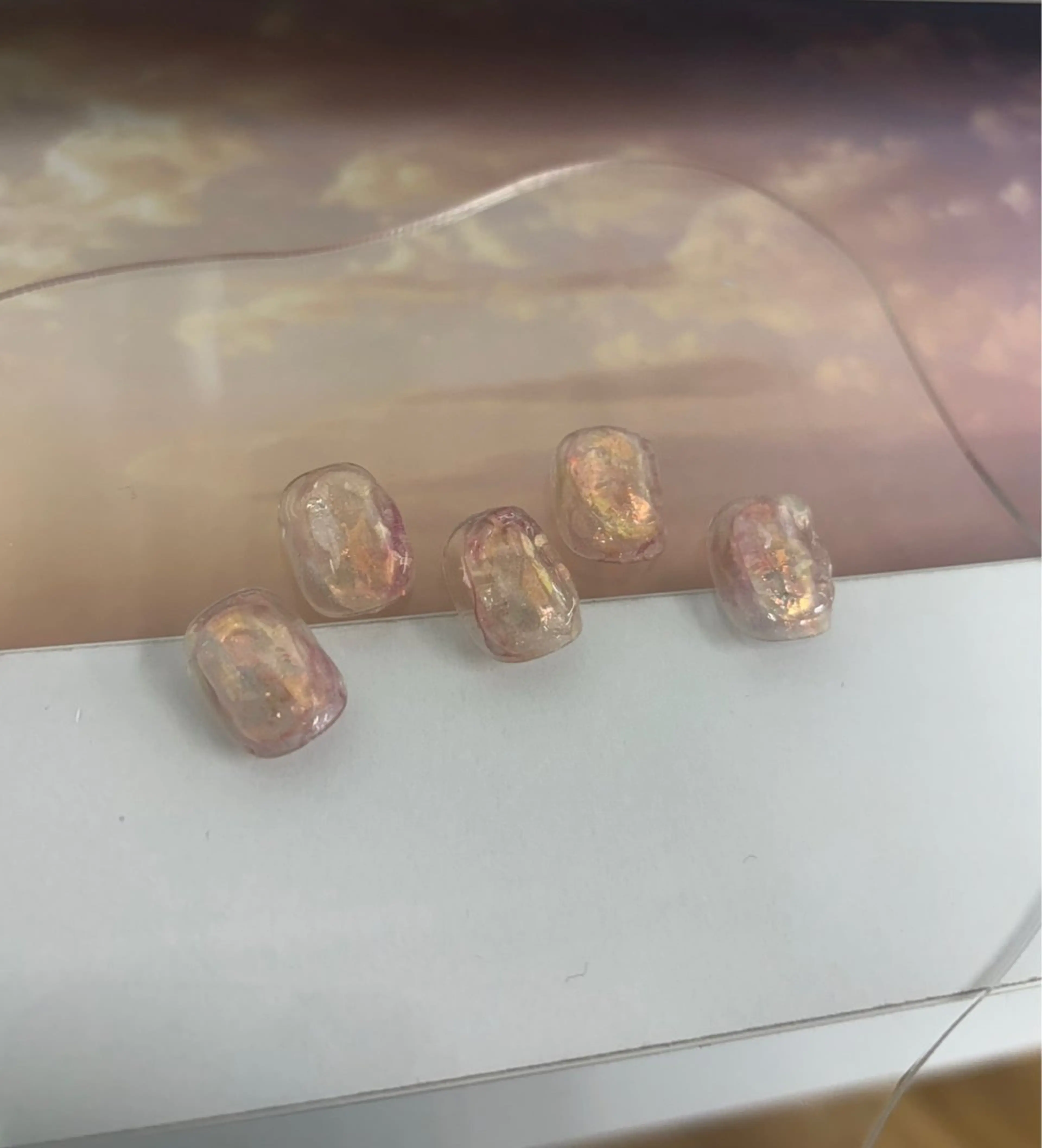 ネイル アートネイル チークネイル キラキラネイル 韓国ネイル ミラーネイル ハンドネイル younail所属・Younail 🍇のネイルデザイン