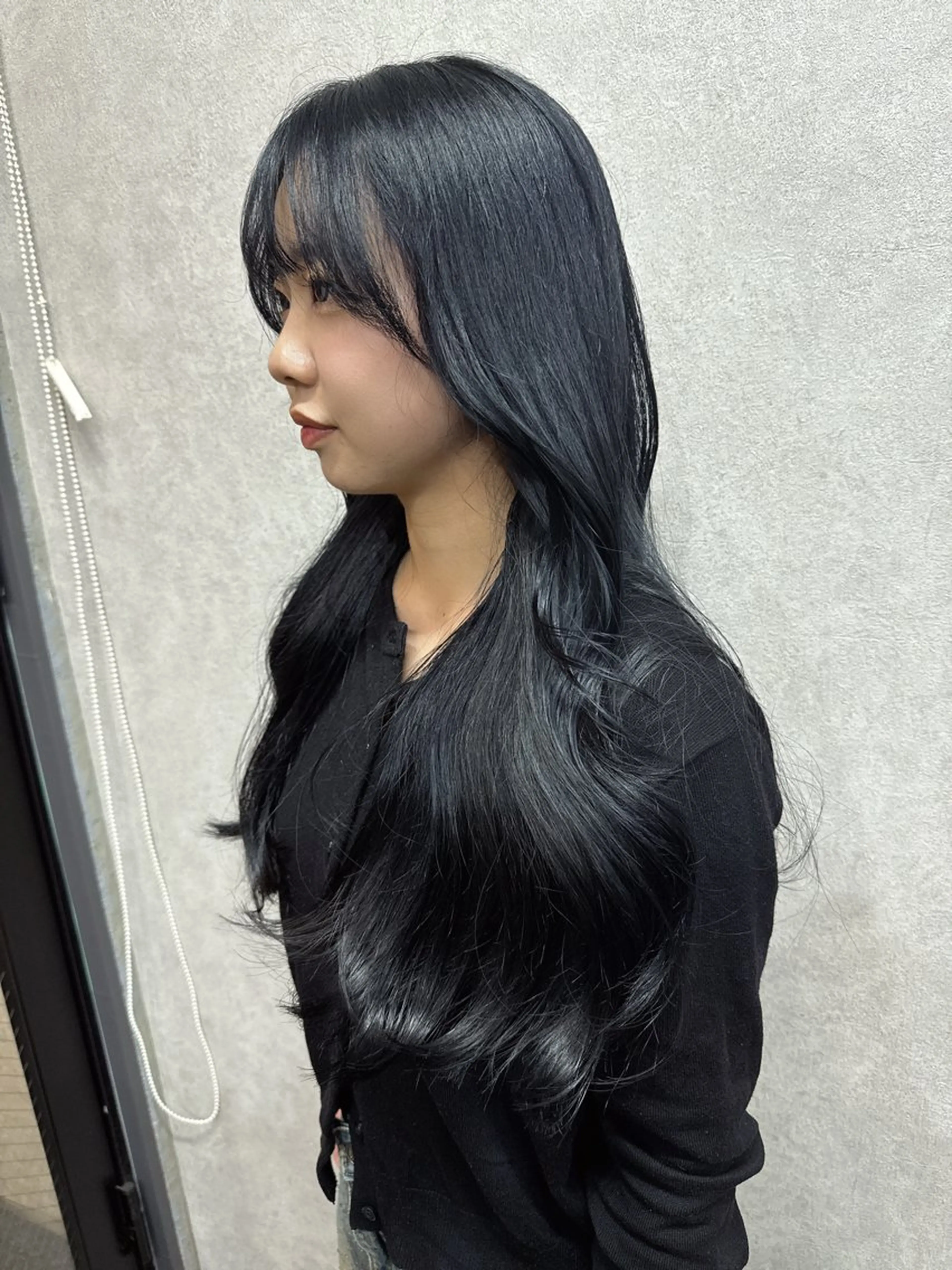 ロング カラー 黒髪 ブルーカラー ブルーブラック AIRI layer cut hairのヘアスタイル