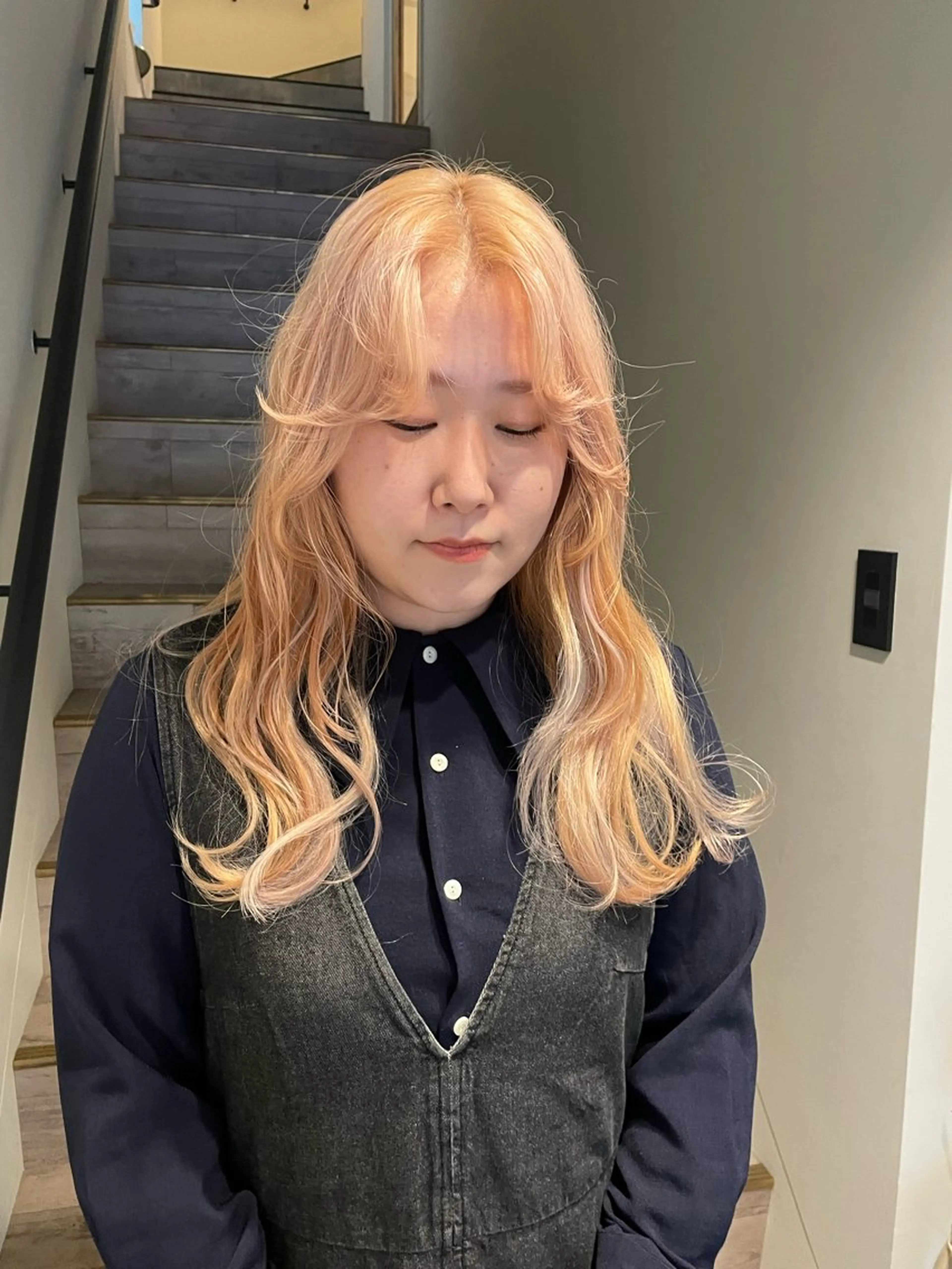 ロング カラー ブロンド ピンクカラー ヘアカラー 渋谷 留菜のヘアスタイル