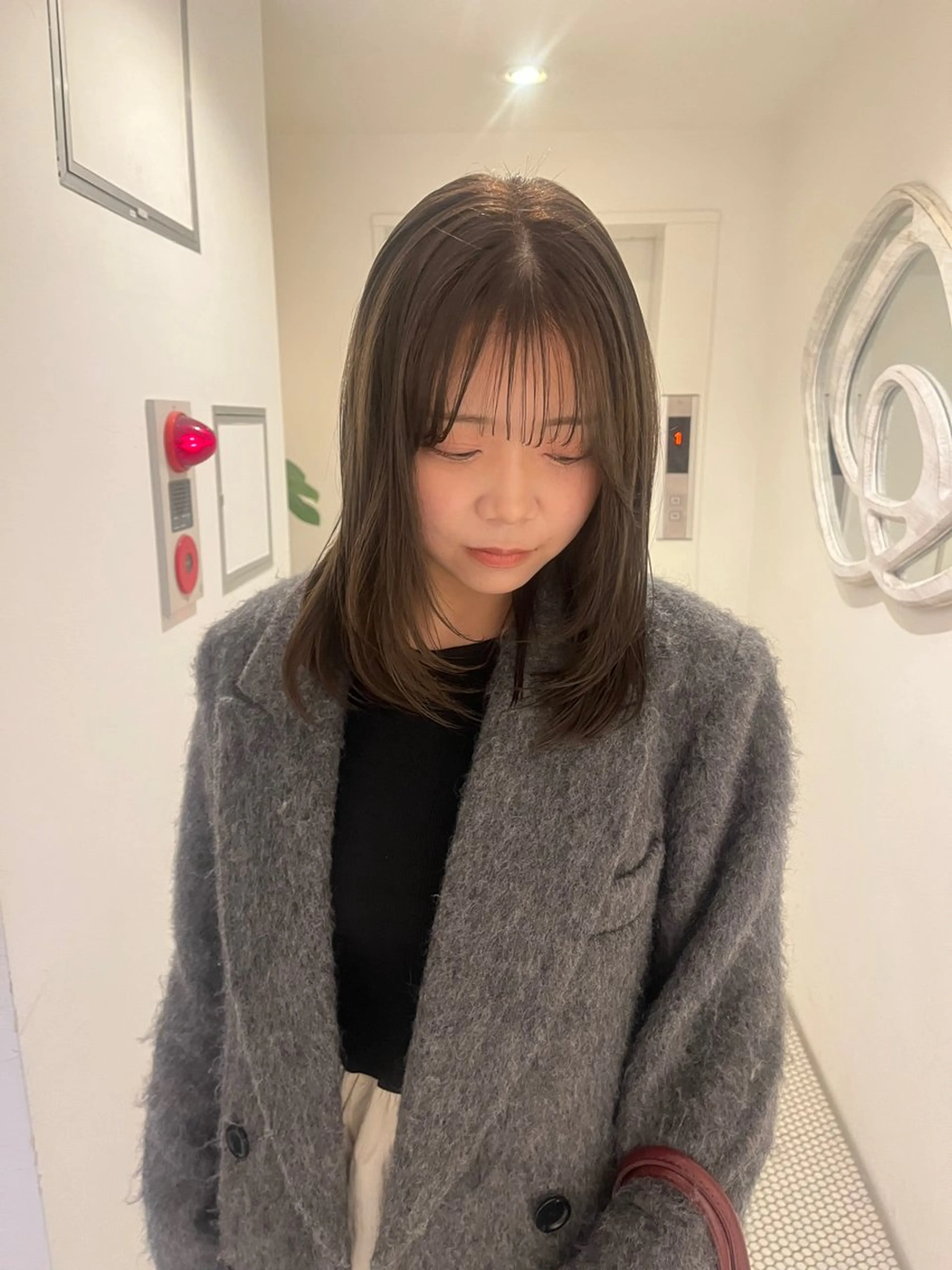 セミロング ヘアカラー あやか/ベージュ /透け感カラーのヘアスタイル