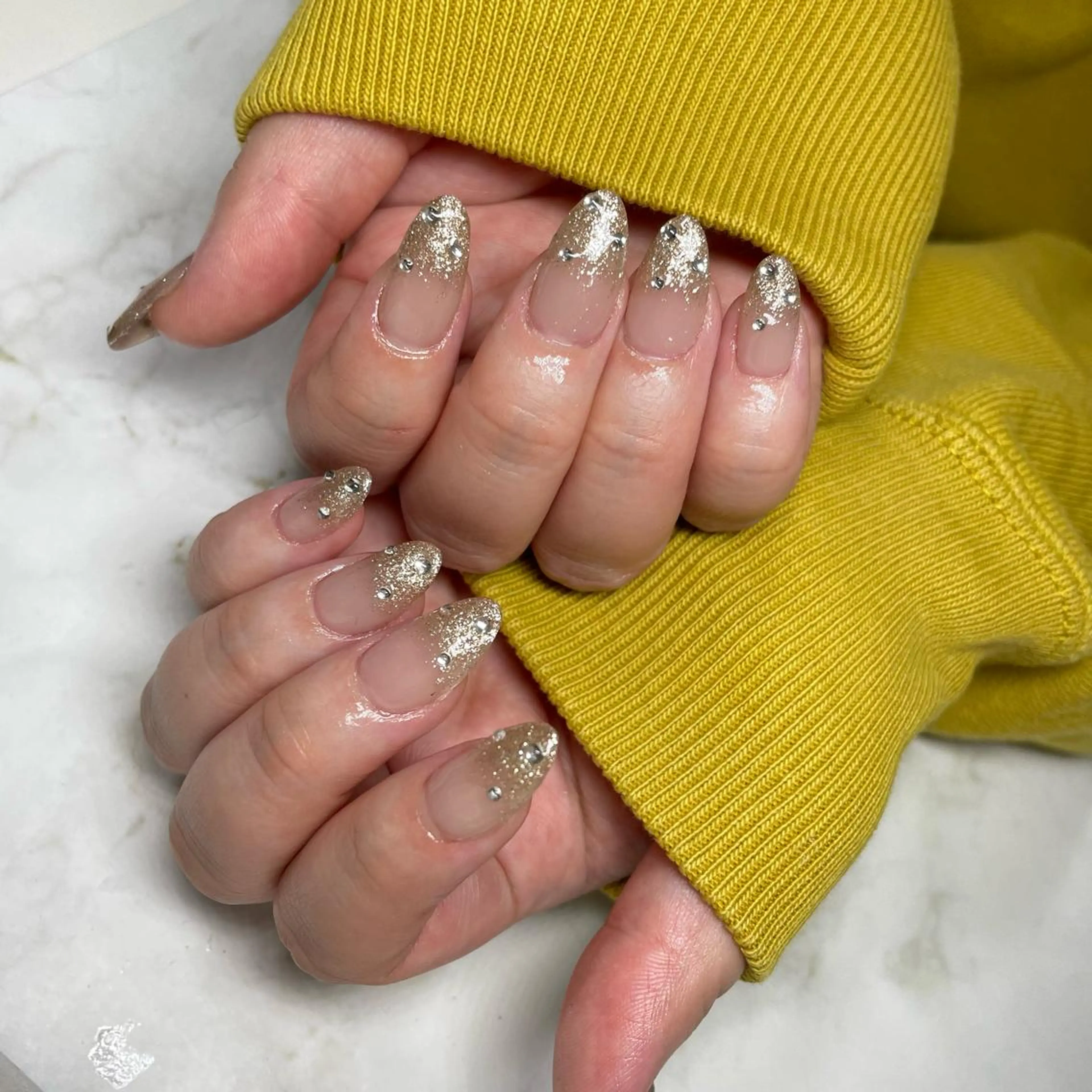 ネイル グラデーション ラメ(グリッター) ラメグラデーション ストーンネイル ハンドネイル Moana Lani所属・moanaLani 🥥sayuri🌵のネイルデザイン