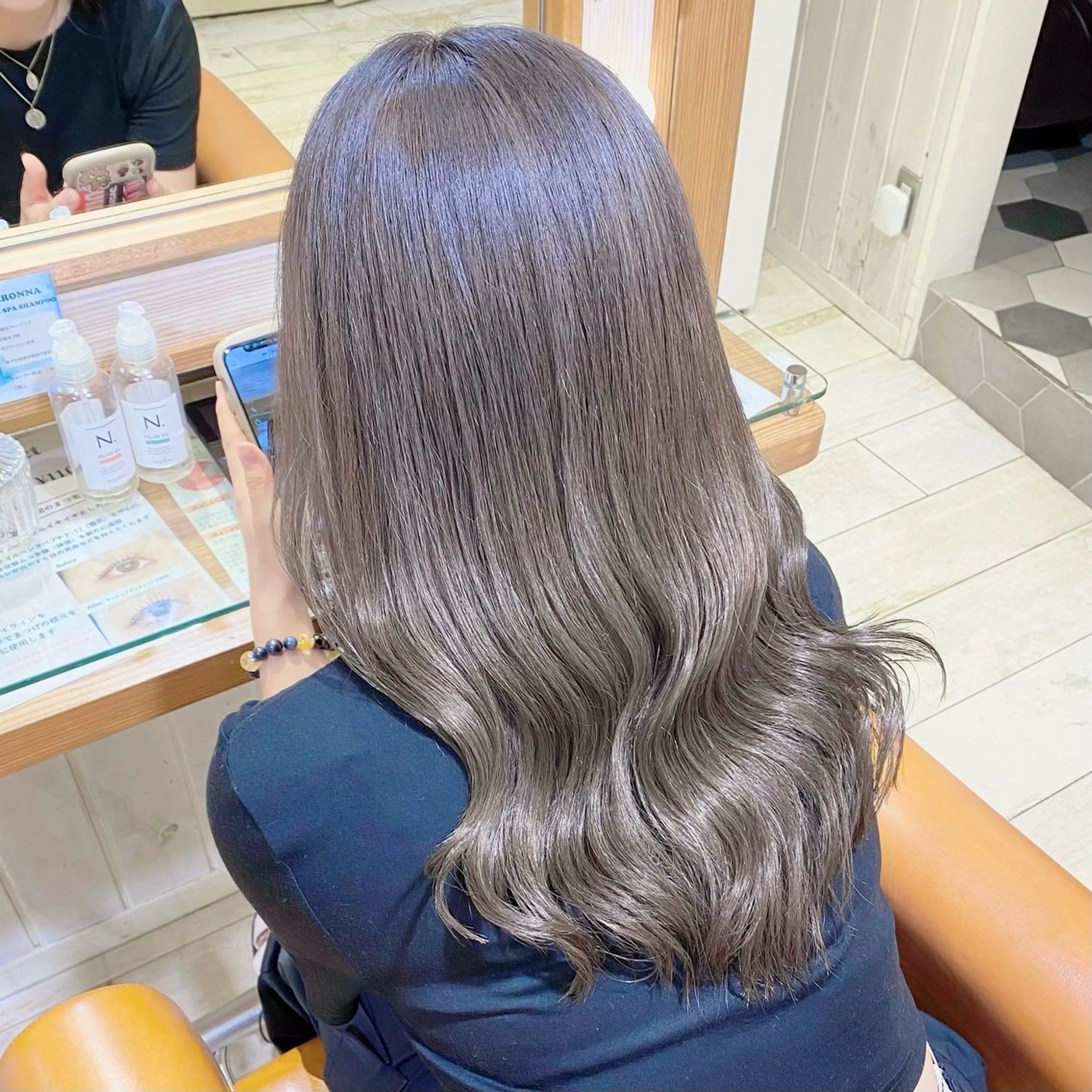 セミロング カラー ブリーチ グレージュ ヘアカラー 🌸小島友梨香🌸 ブリーチカラーのヘアスタイル