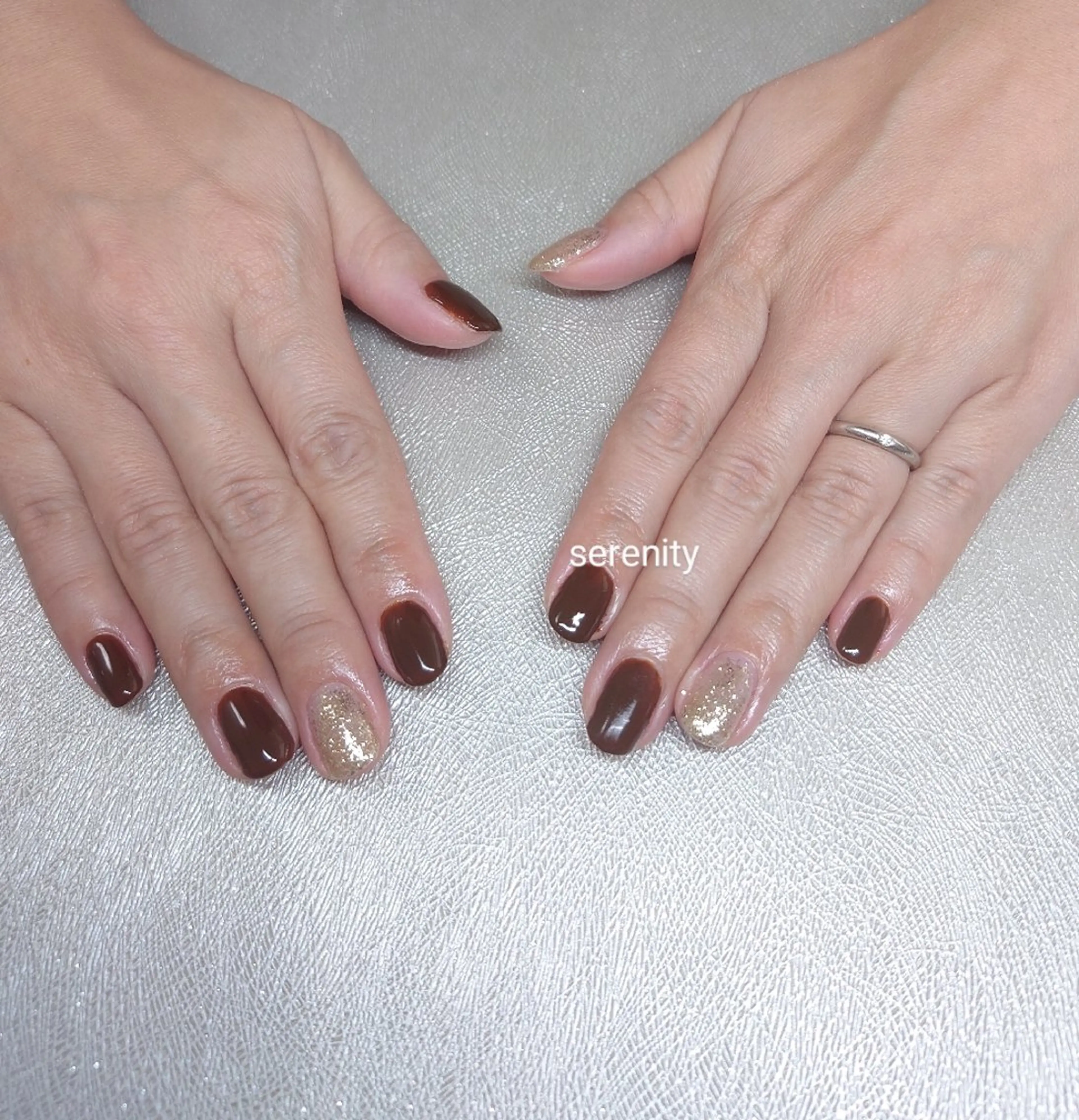 ネイル ブラウン ゴールド ラメ(グリッター) ワンカラーネイル nail  serenityのネイルデザイン