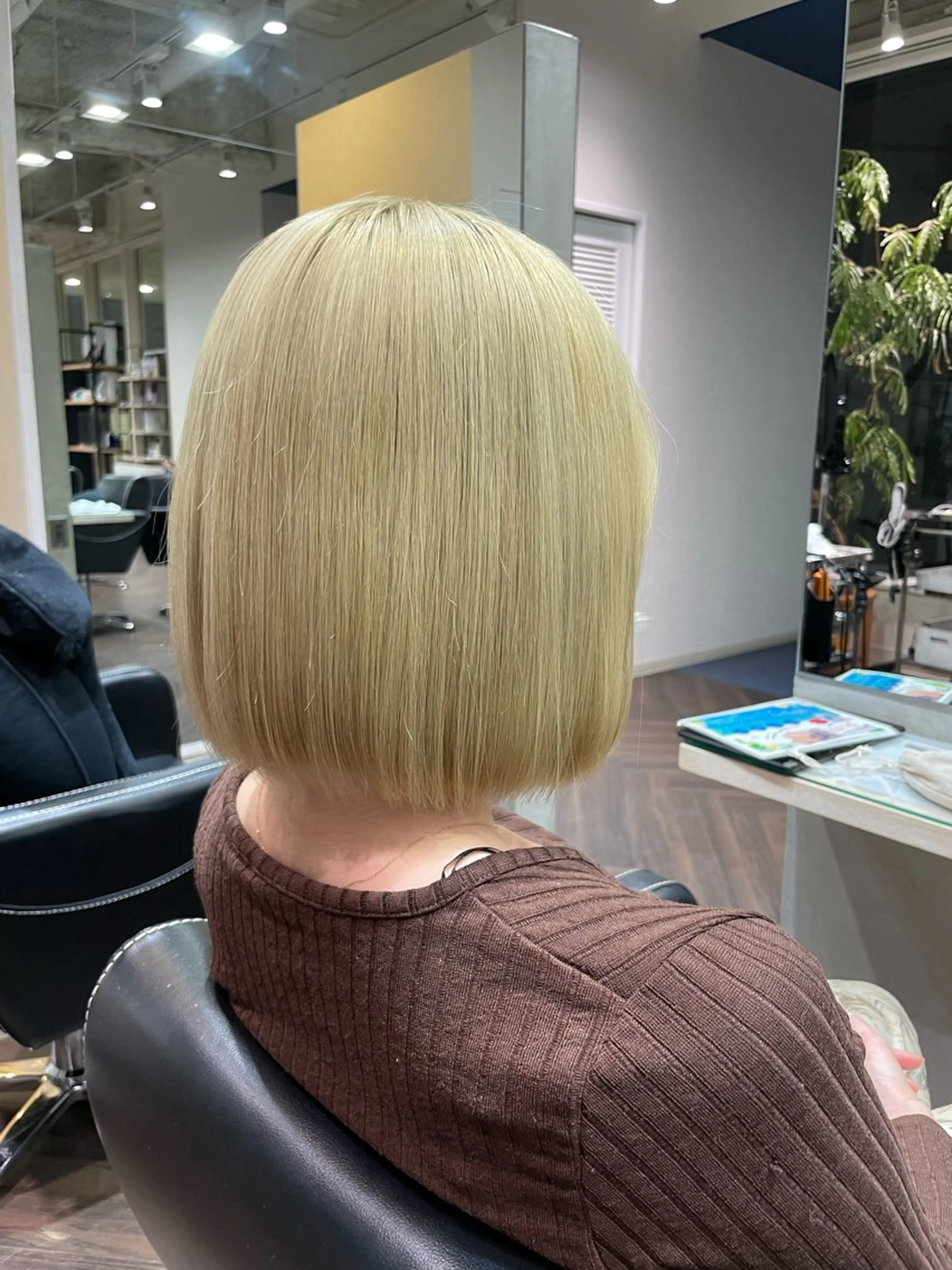 ショート カラー ベージュカラー ブリーチ オリーブベージュ ボブ 撮影モデル様募集✨ ケンジのヘアスタイル