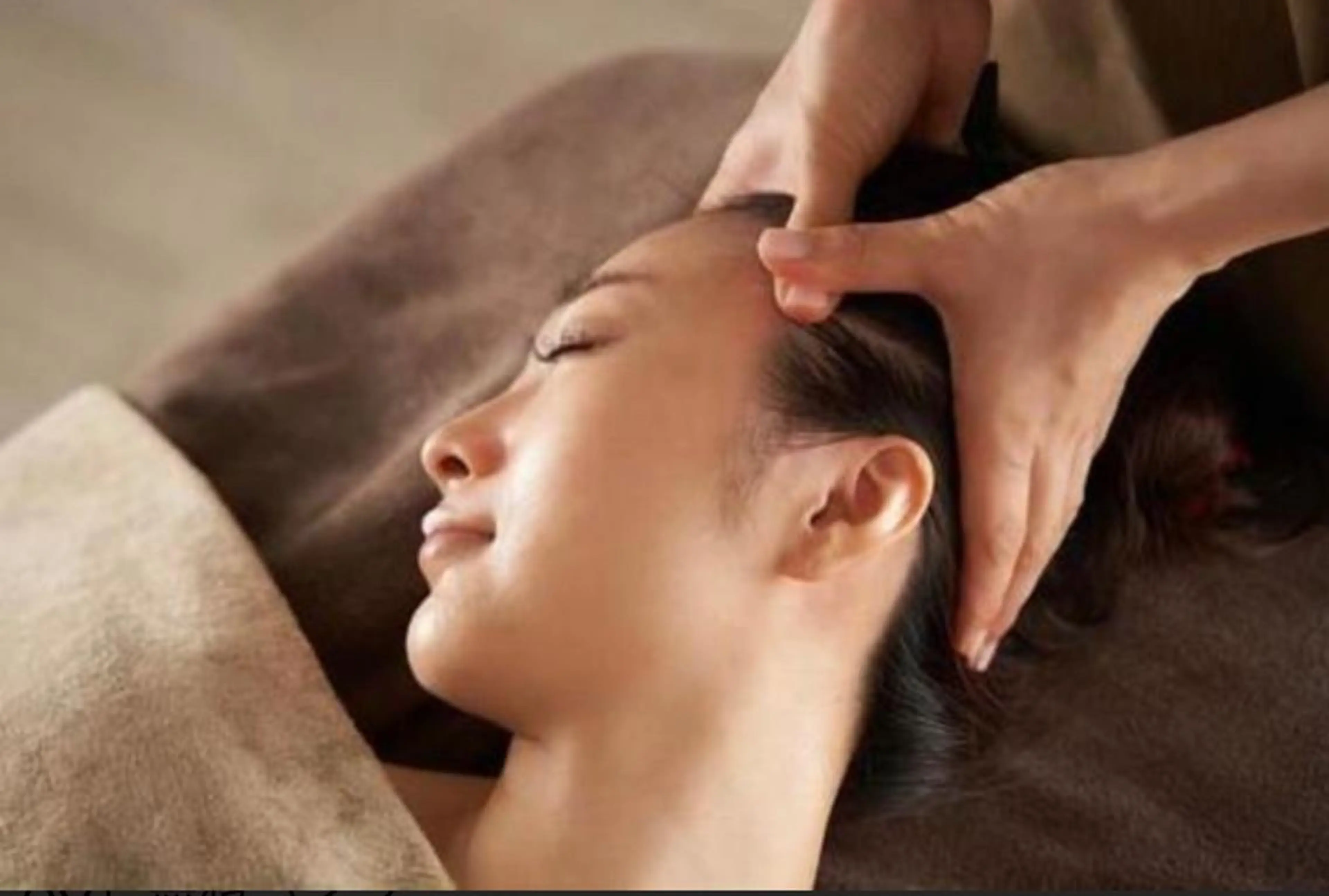 《初回限定価格》《モンテセラピー》✨小顔エステ✨頭→フェイシャル→デコルテをしっかり引き上げ❣️の写真