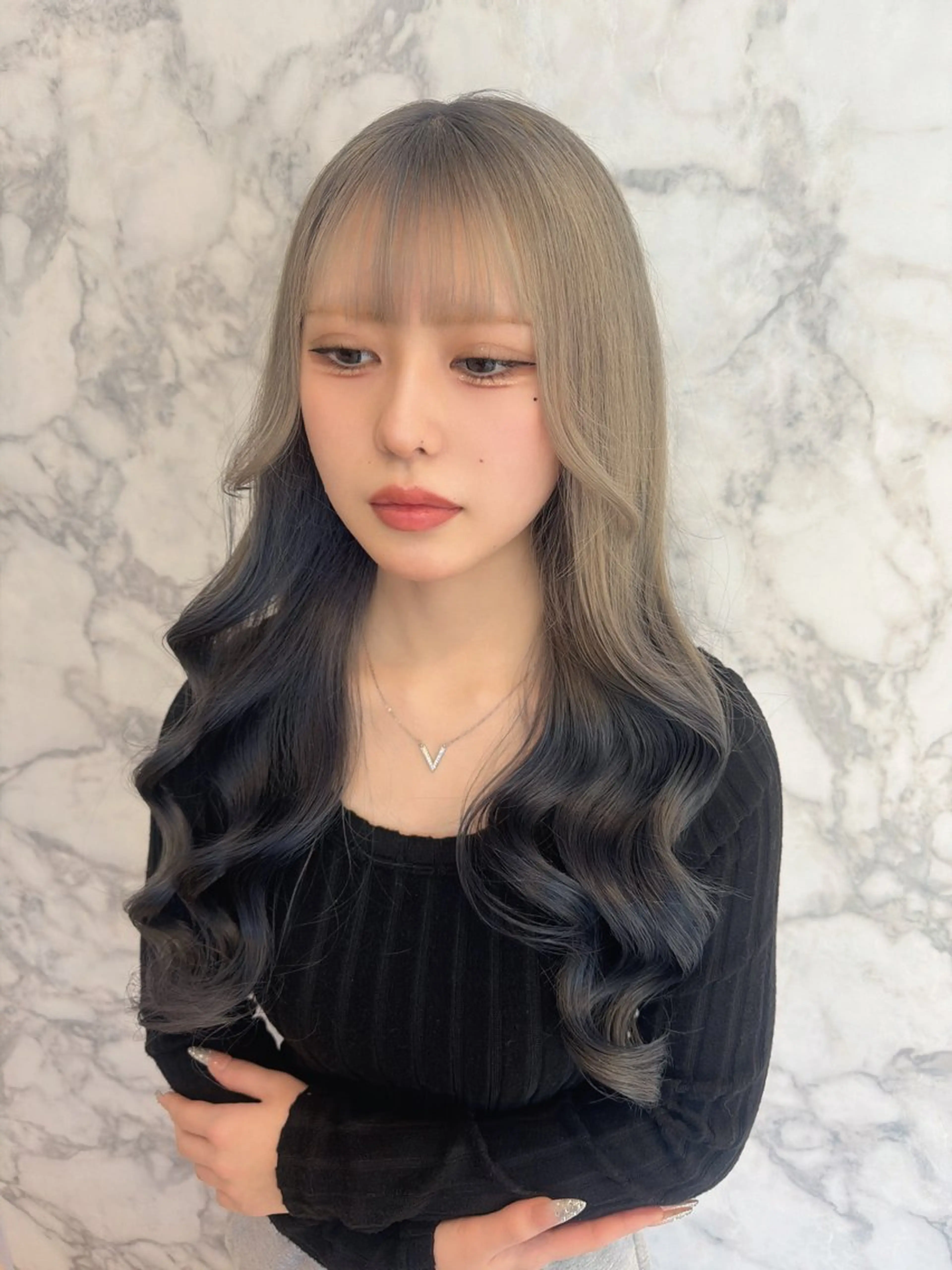ロング カラー ヘアカラー トリートメント Lovis moa 〘国分 かな〙のヘアスタイル